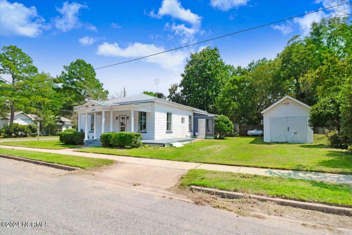 6709 E Wilson Street Property Photo 3