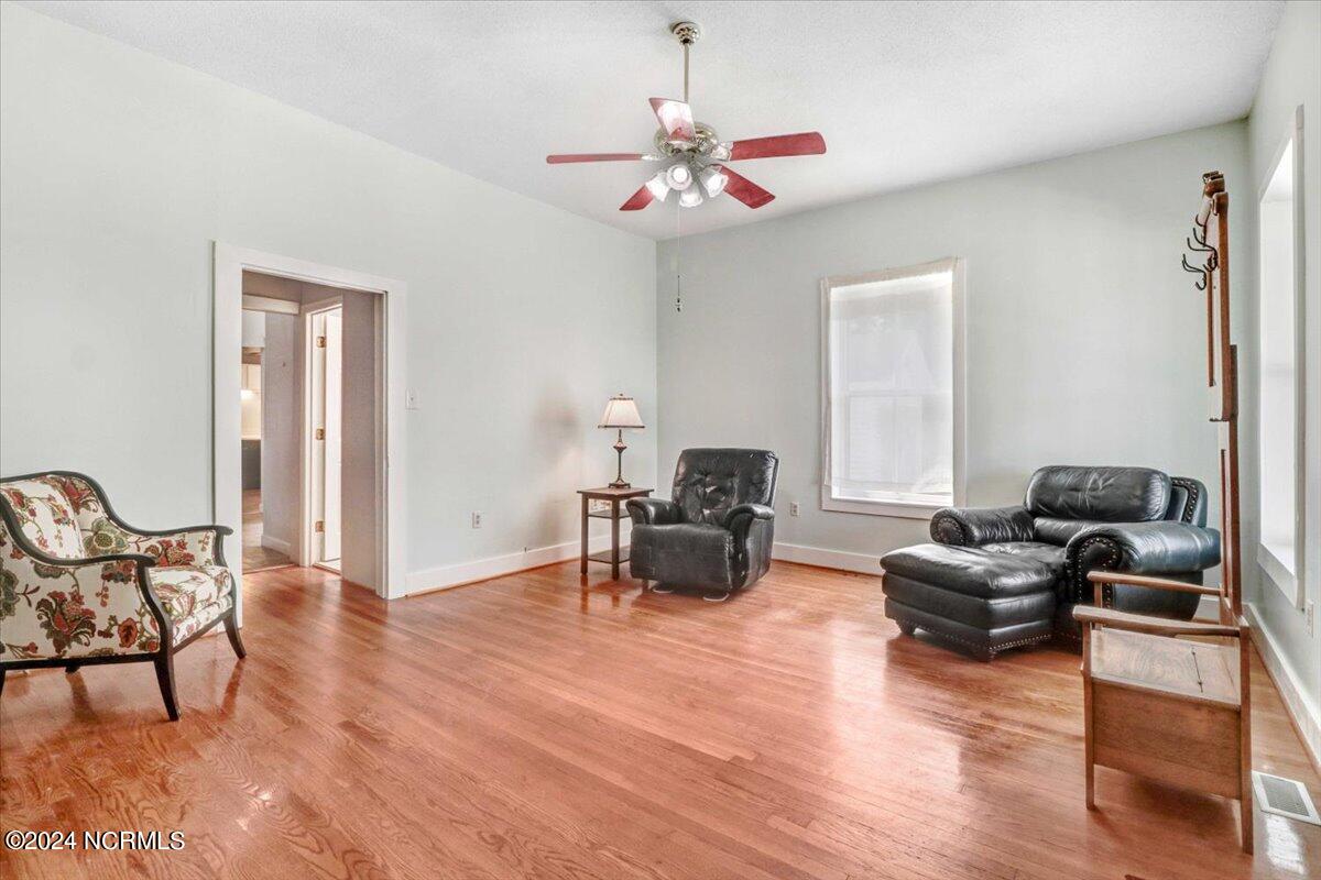 6709 E Wilson Street Property Photo 5