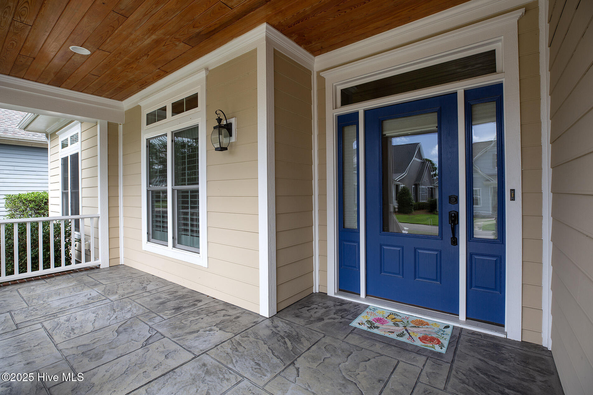 402 Cornubia Drive Property Photo 2