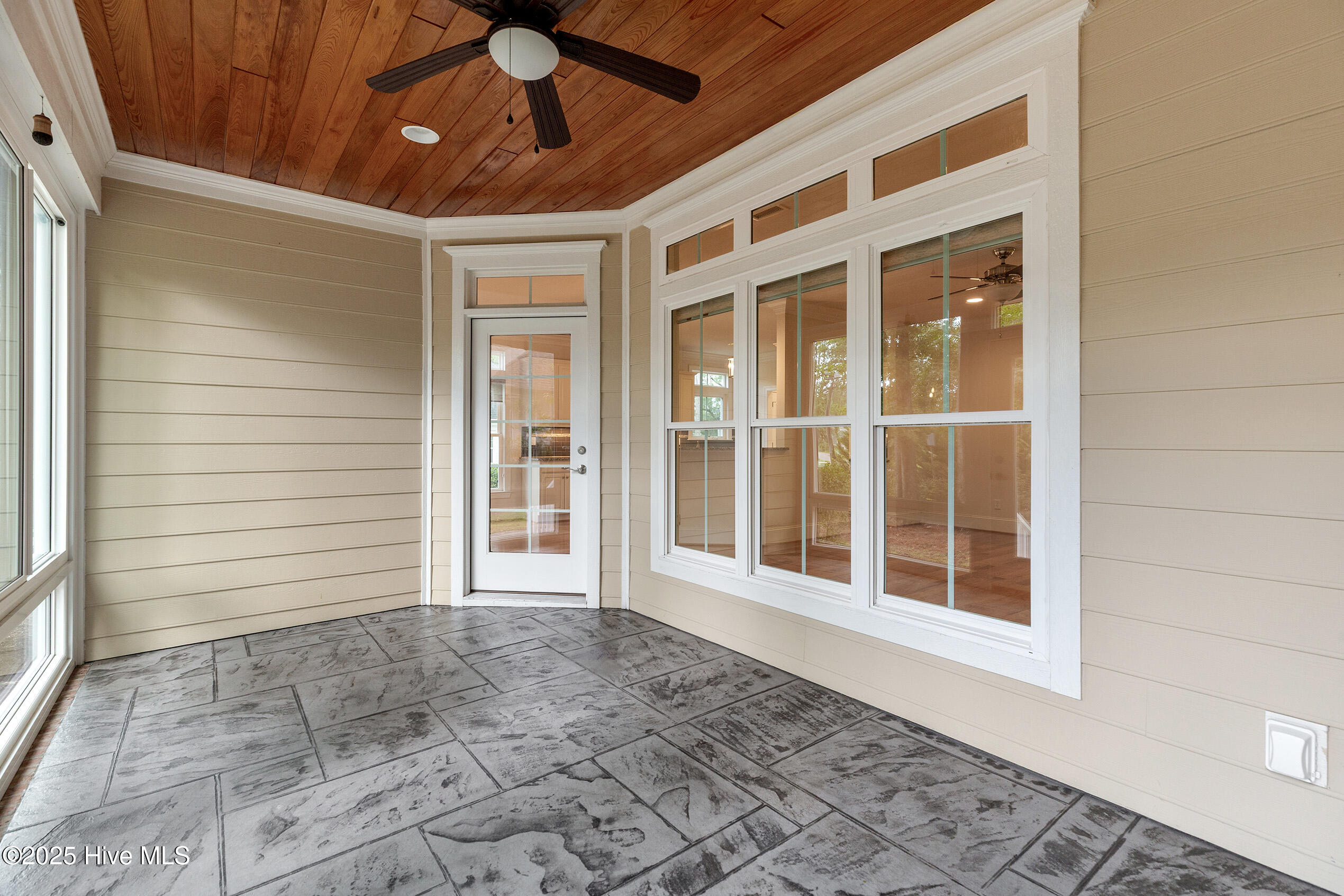 402 Cornubia Drive Property Photo 25