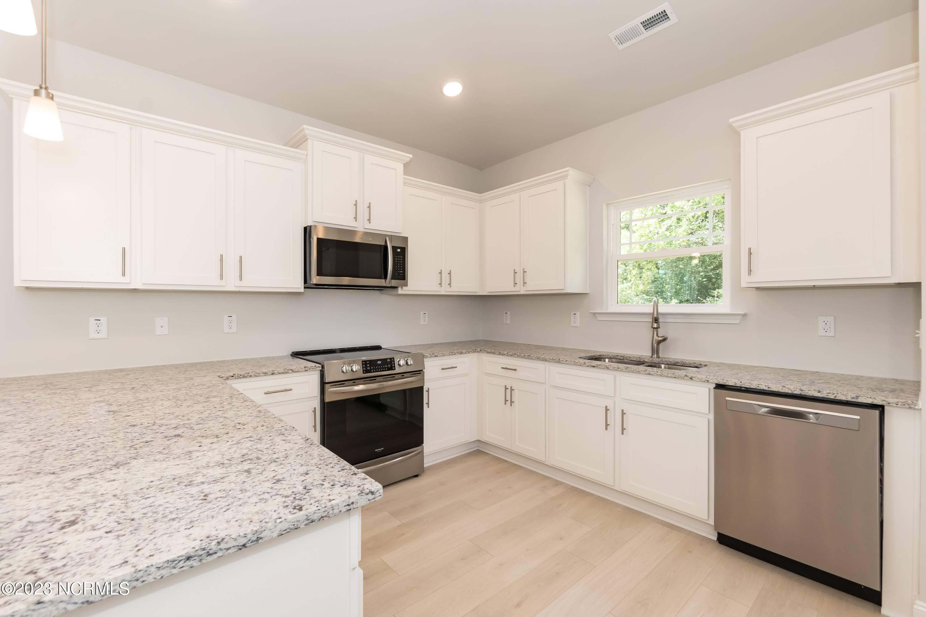 716 Greenwich Place Property Photo 17