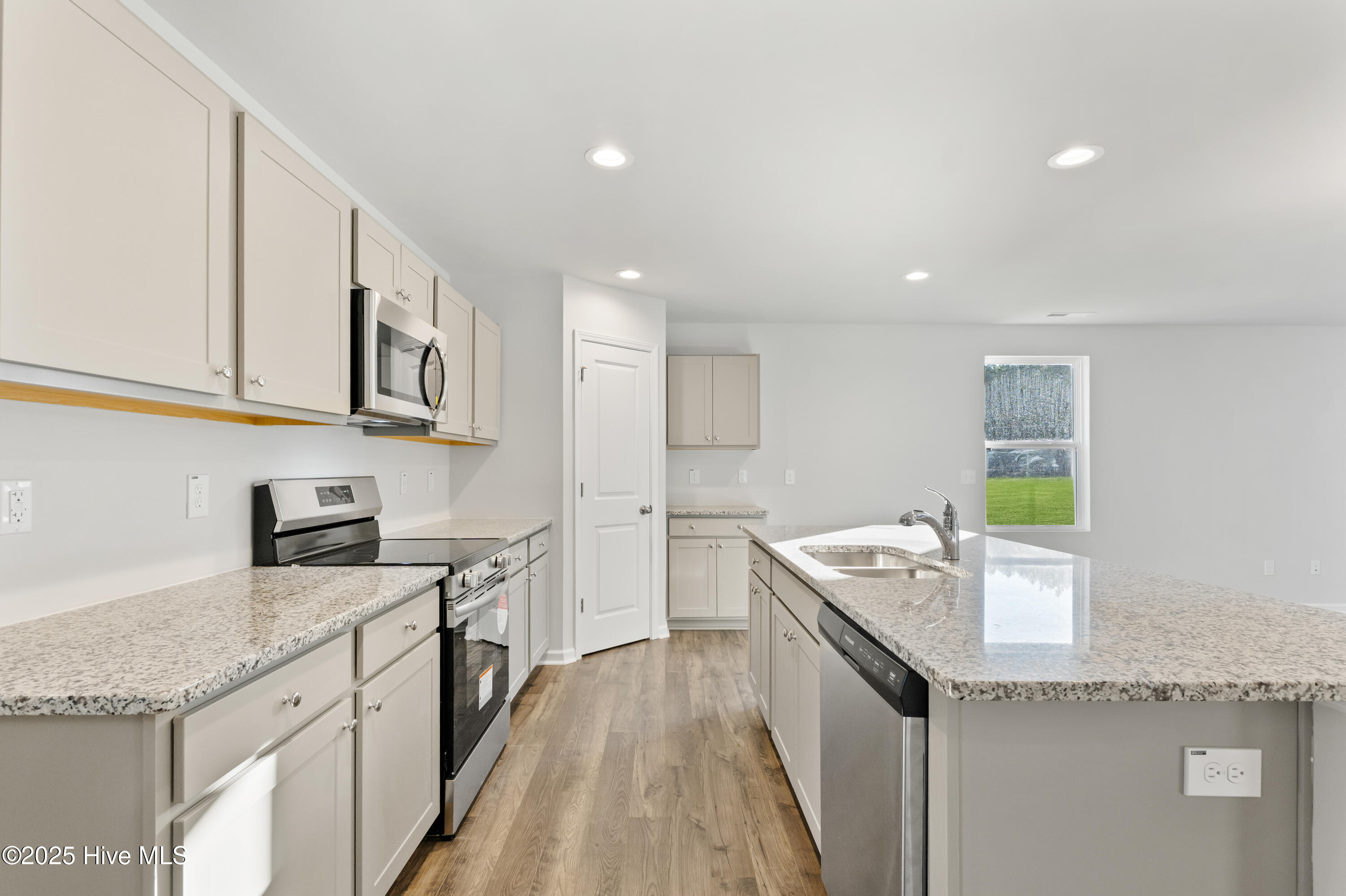 407 Deep River Road Property Photo 12