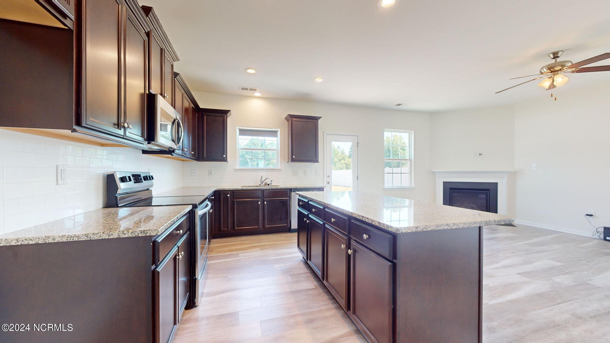 3185 Streamside Lane Property Photo 12