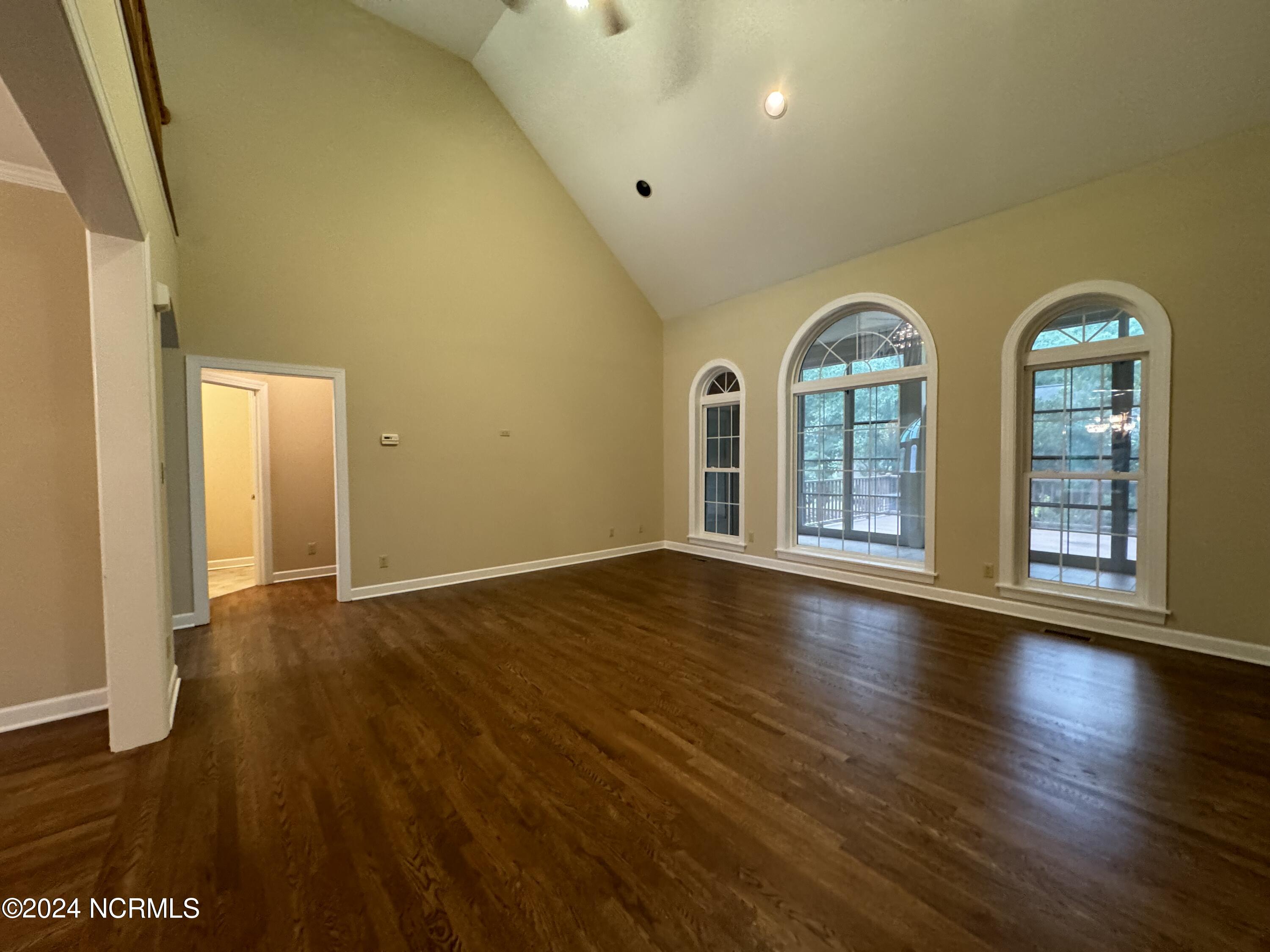 120 New River Drive Property Photo 4