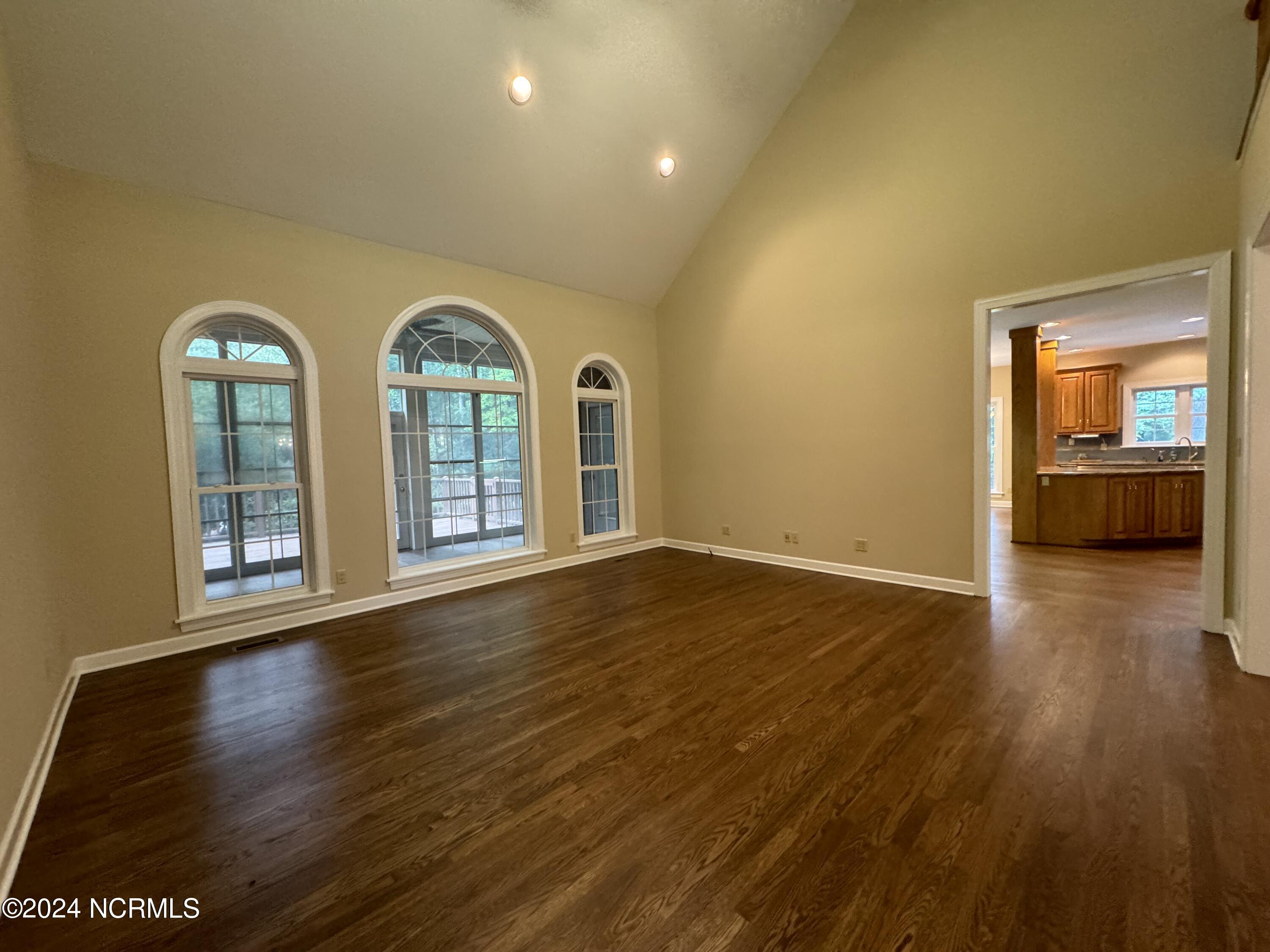 120 New River Drive Property Photo 5
