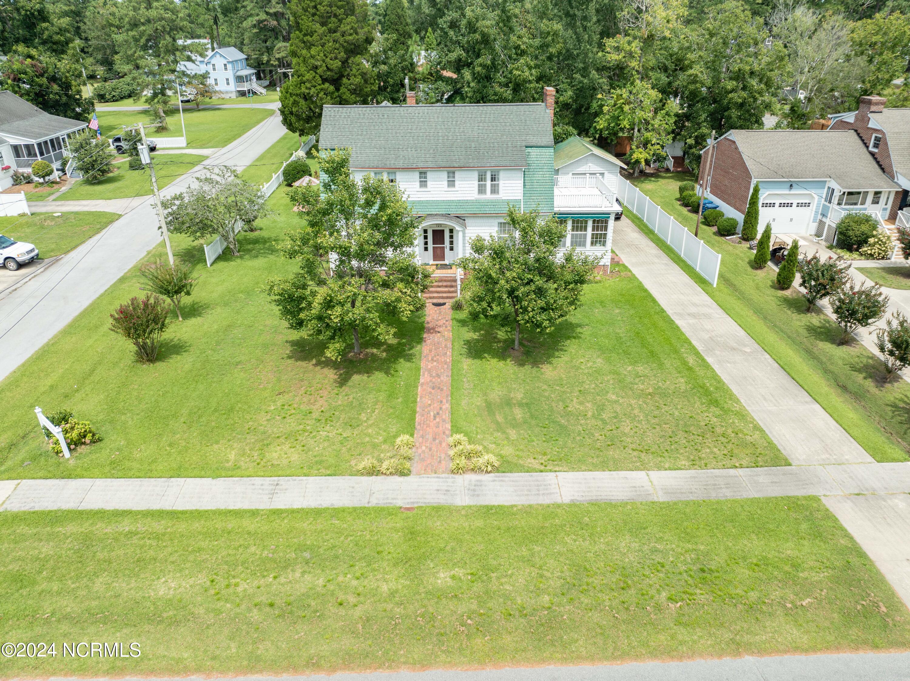 723 E Main Street Property Photo 1