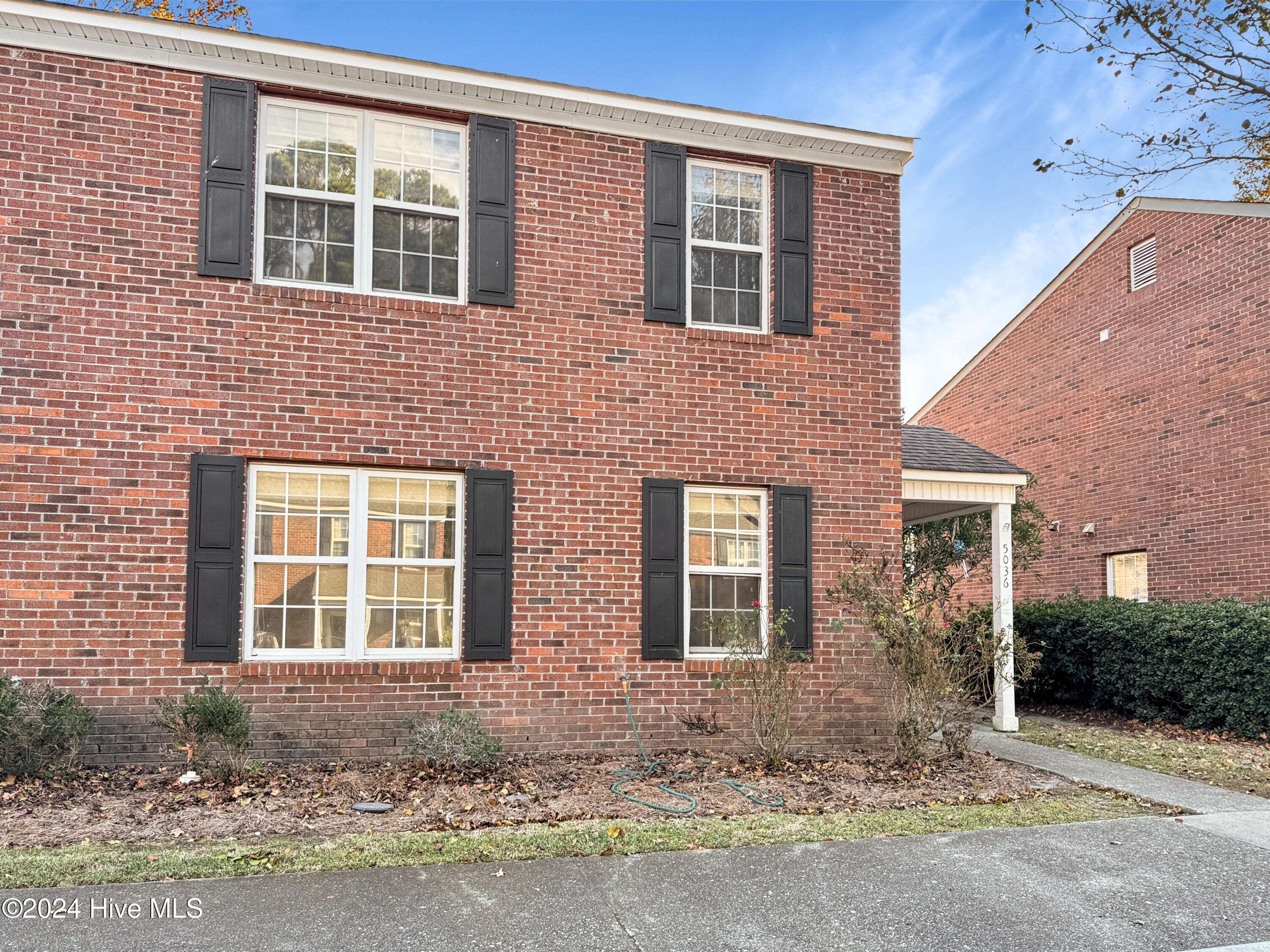 5036 Lamppost Circle Property Photo 2