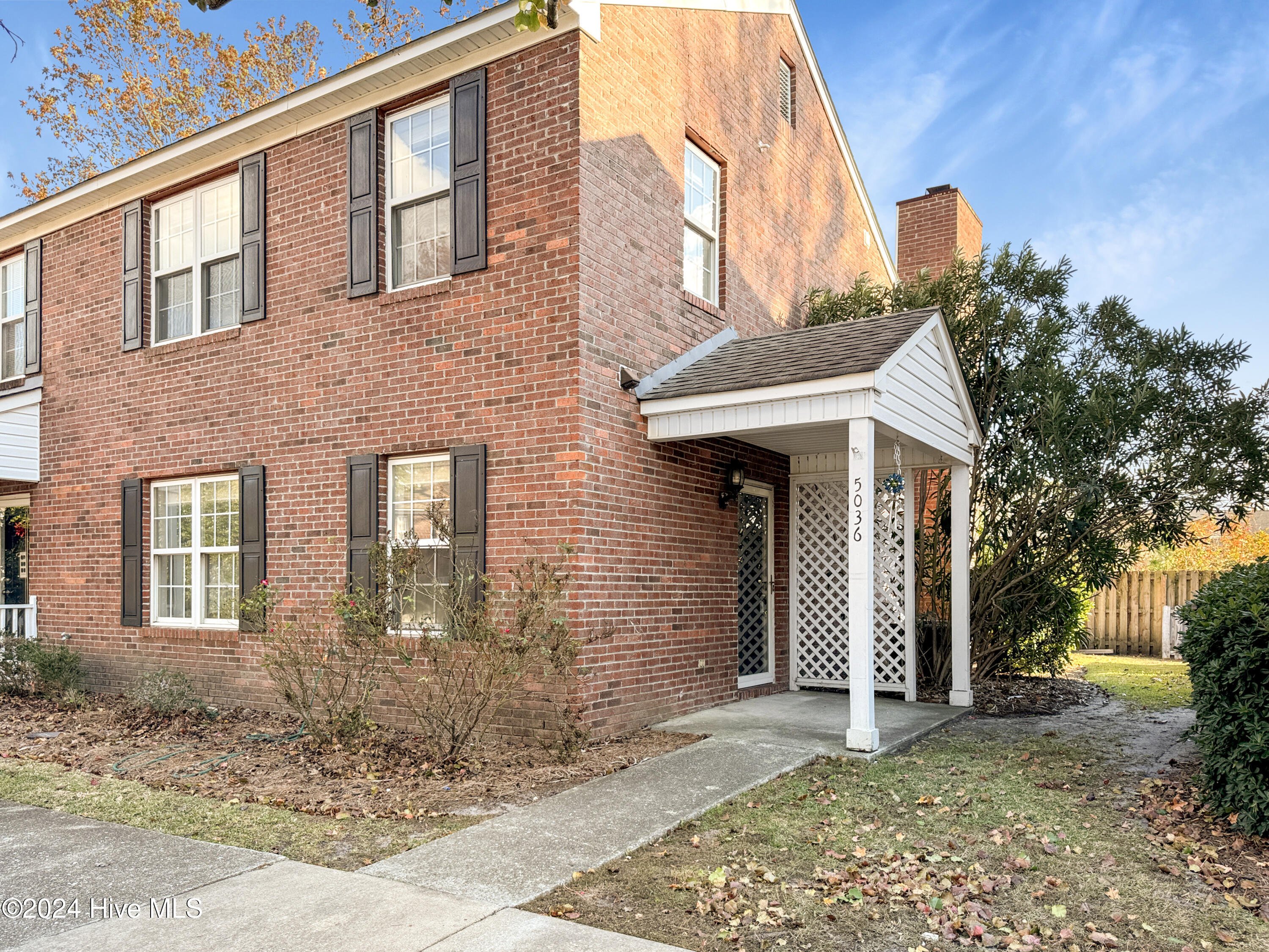 5036 Lamppost Circle Property Photo 3