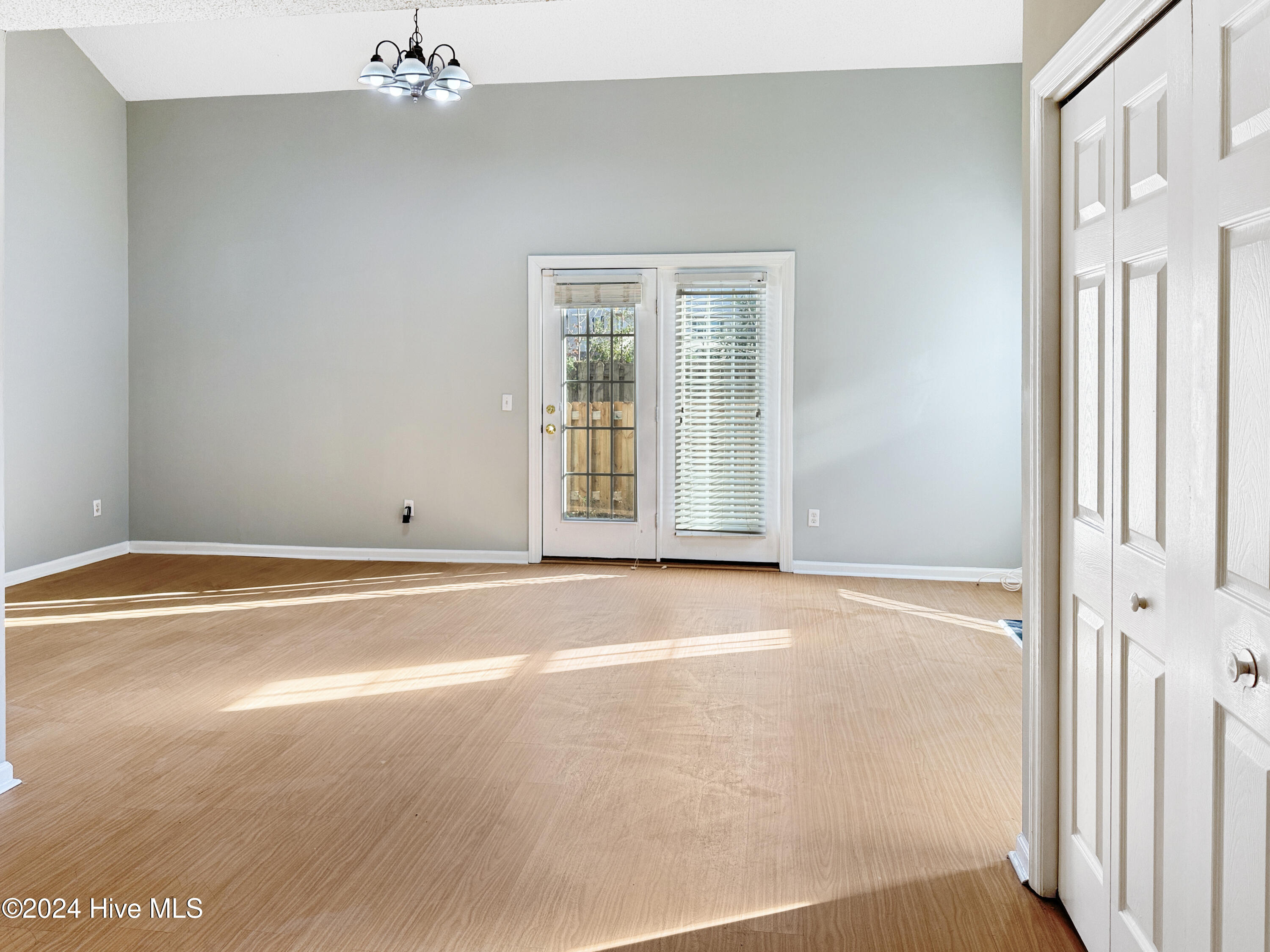 5036 Lamppost Circle Property Photo 5