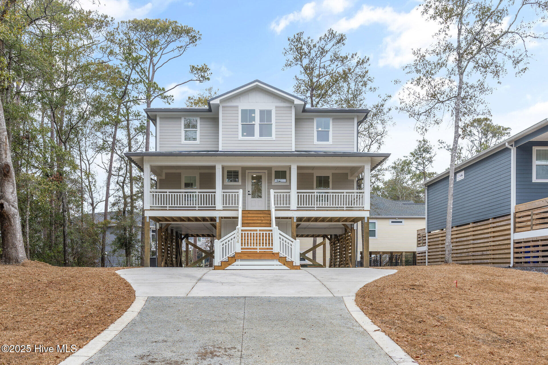 3004 W Oak Island Drive Property Photo 1