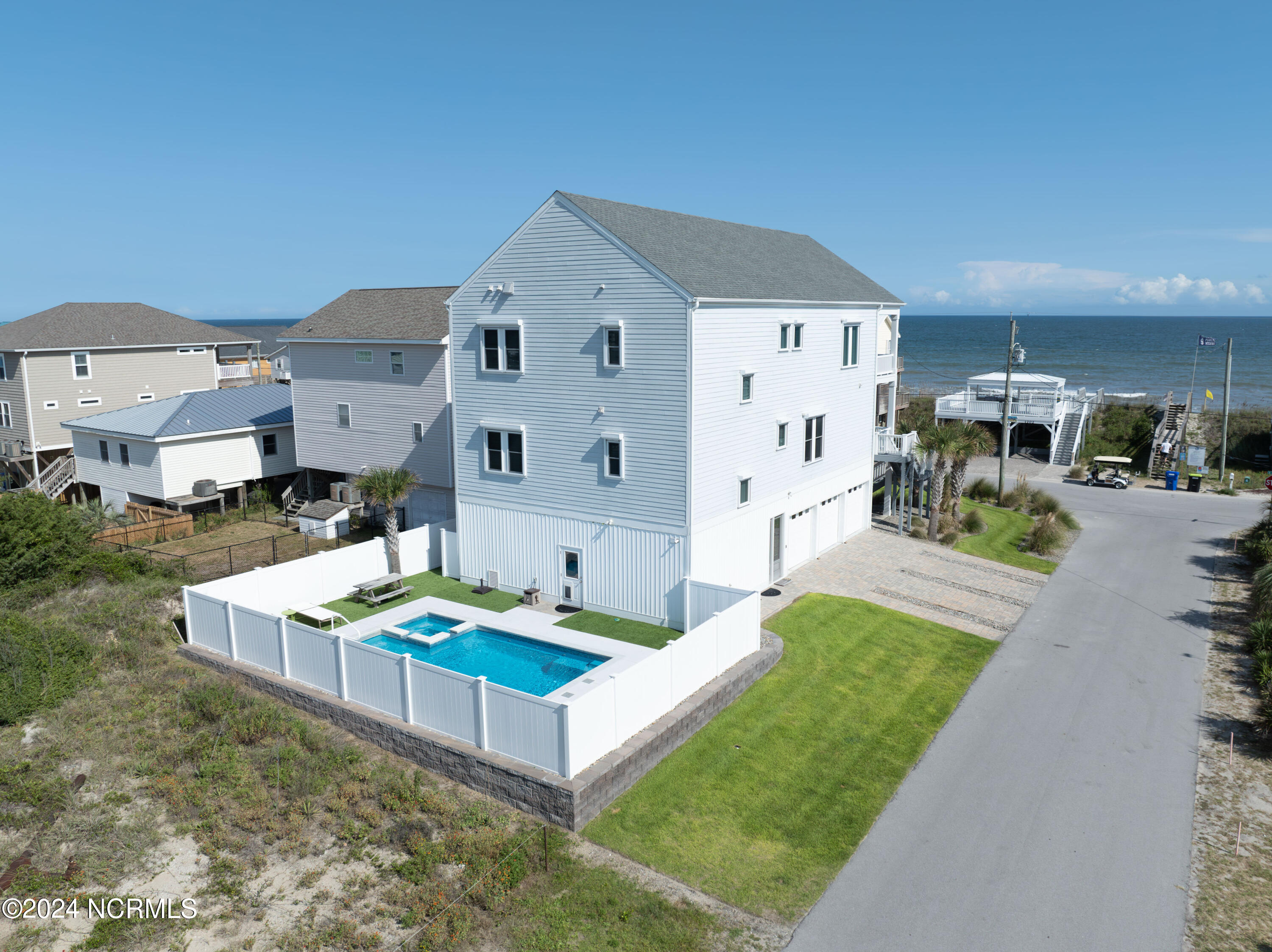 1201-1202 N Shore Drive Property Photo 2