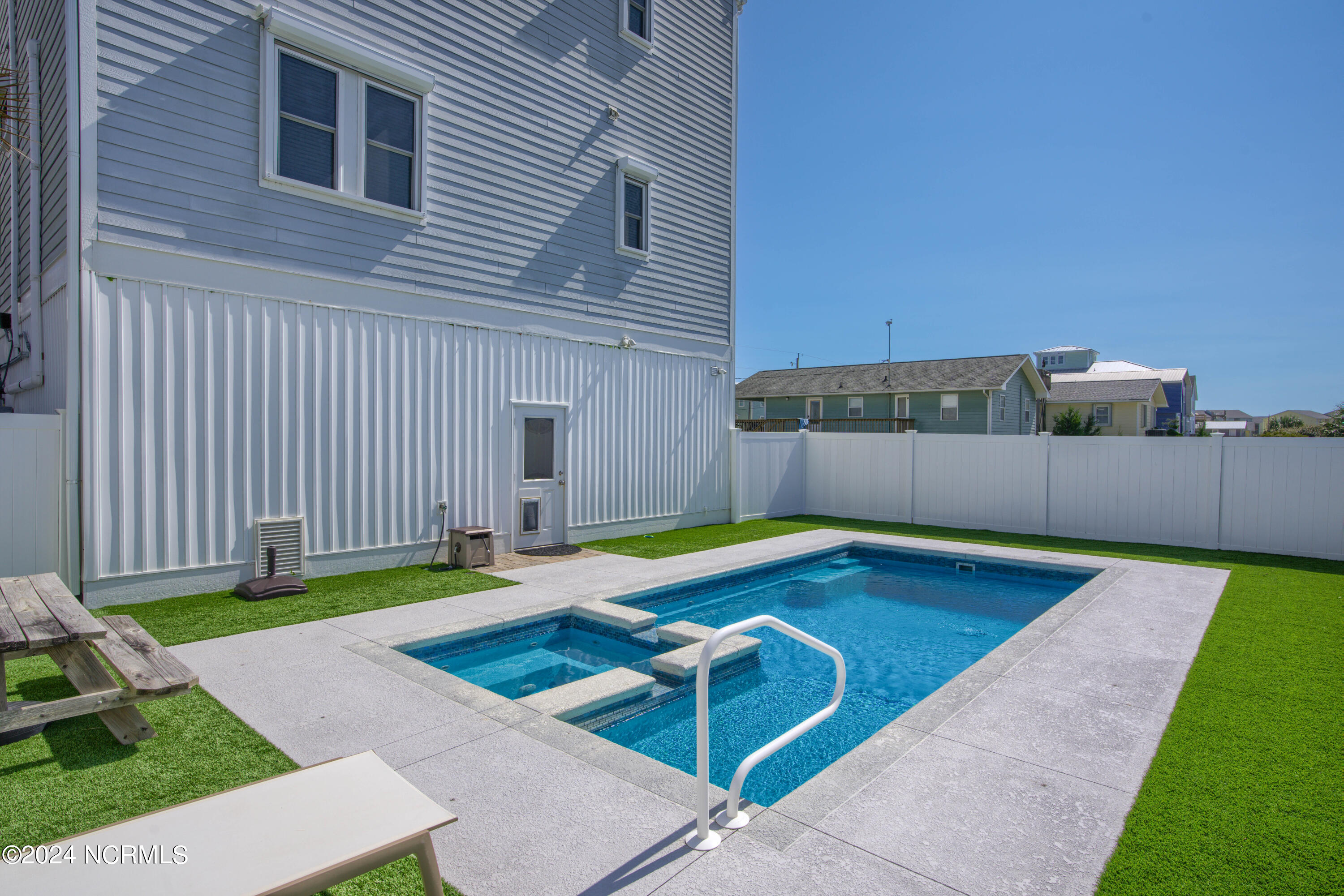 1201-1202 N Shore Drive Property Photo 30