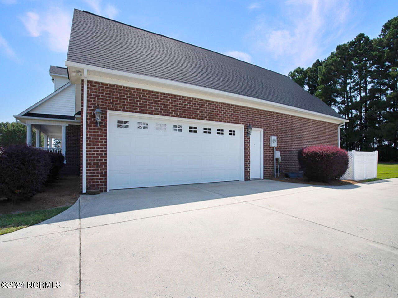 107 Knottingham Court Property Photo 4