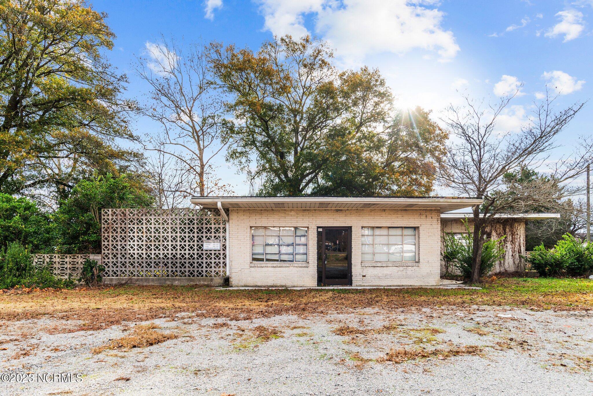 801 East Boulevard Property Photo 1
