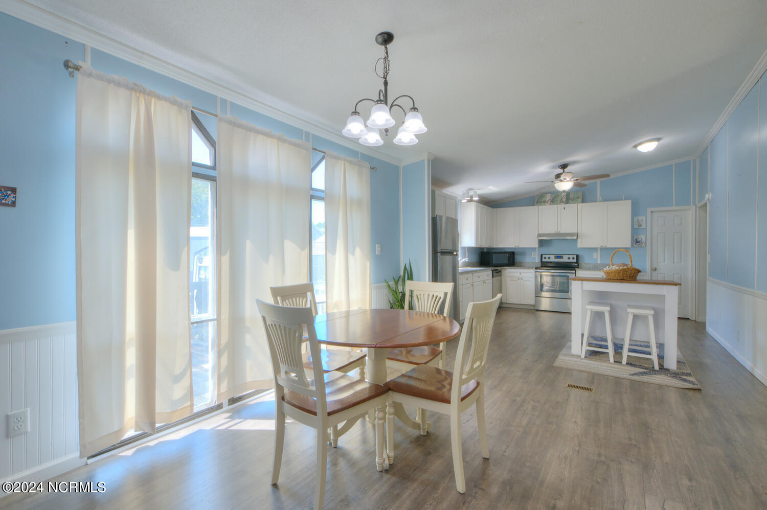 4225 Main Sail Street Property Photo 9