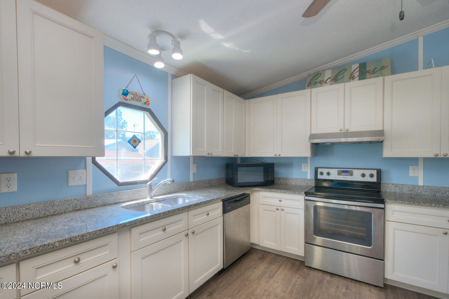 4225 Main Sail Street Property Photo 13