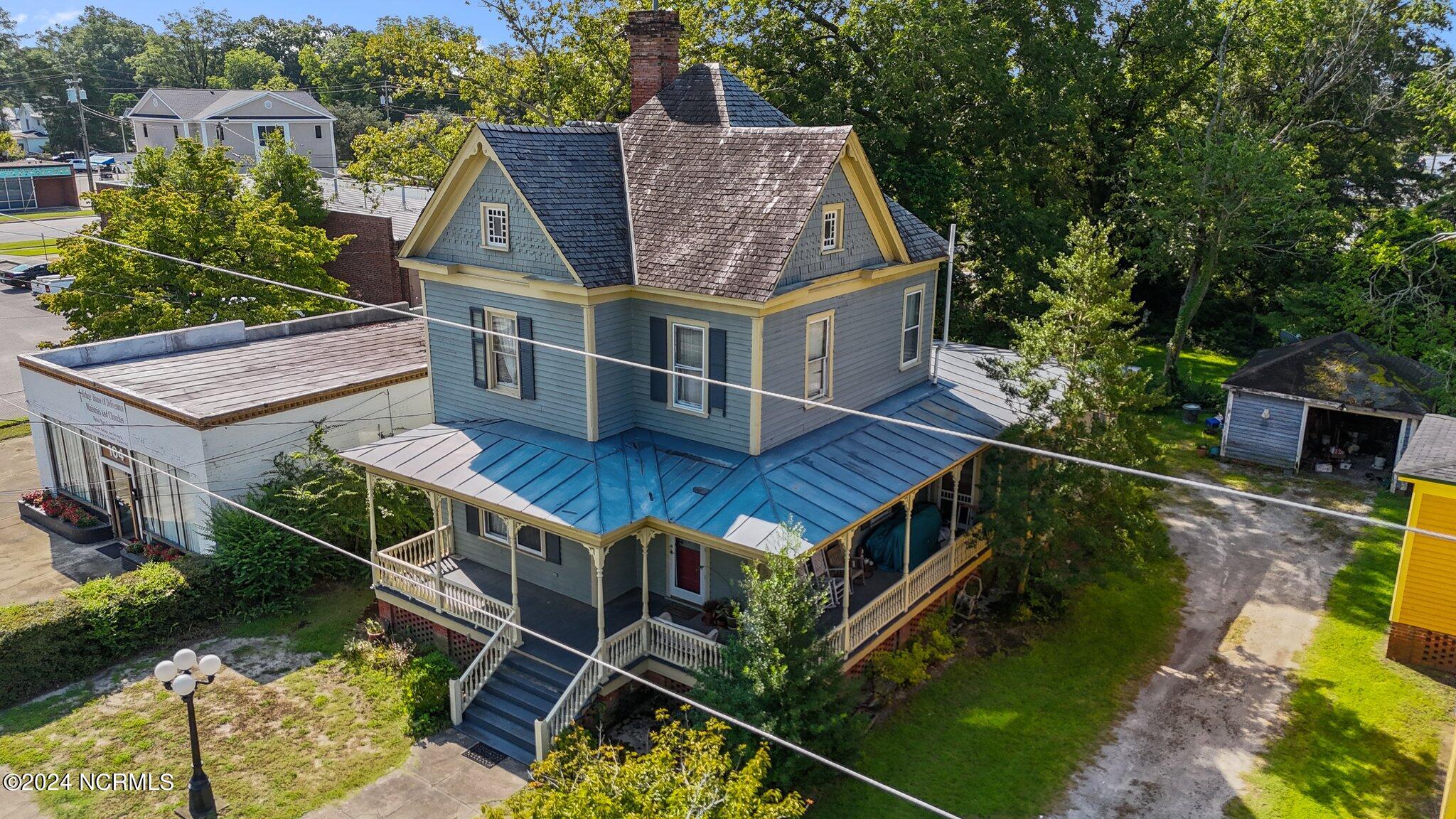106 W Capitola Avenue Property Photo