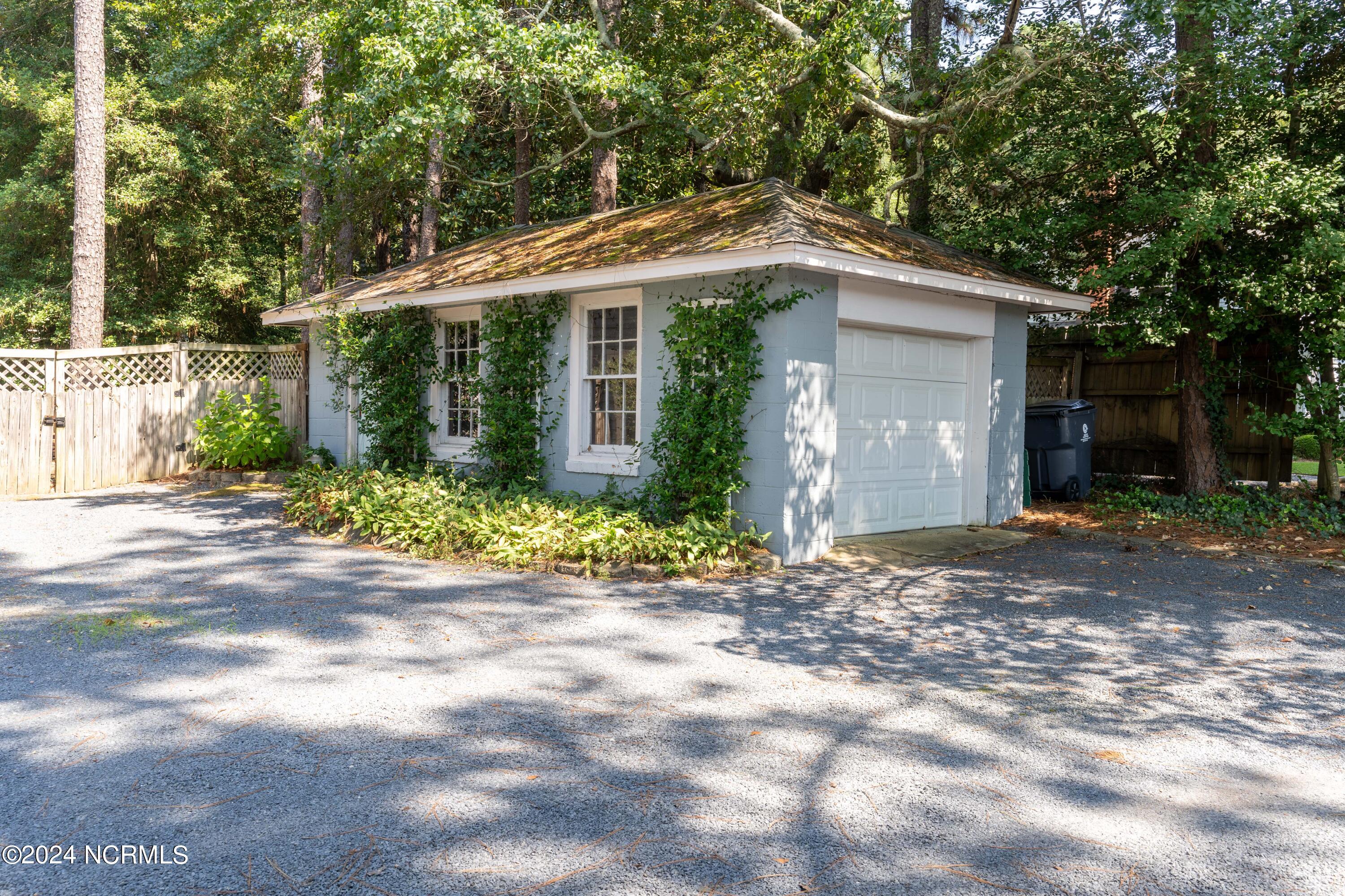 195 S Ridge Street Property Photo 4