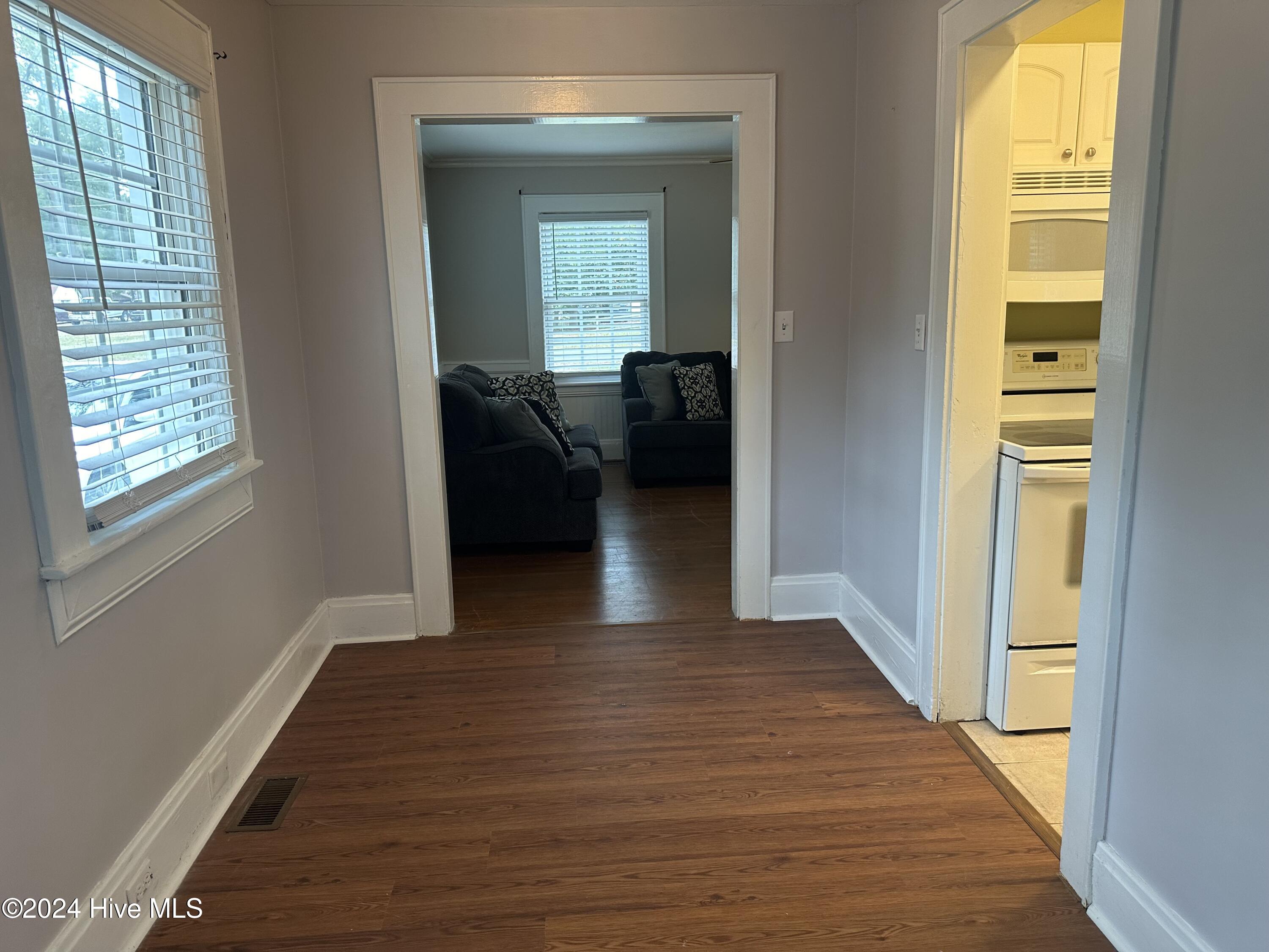 107 W Williamson Street Property Photo 9
