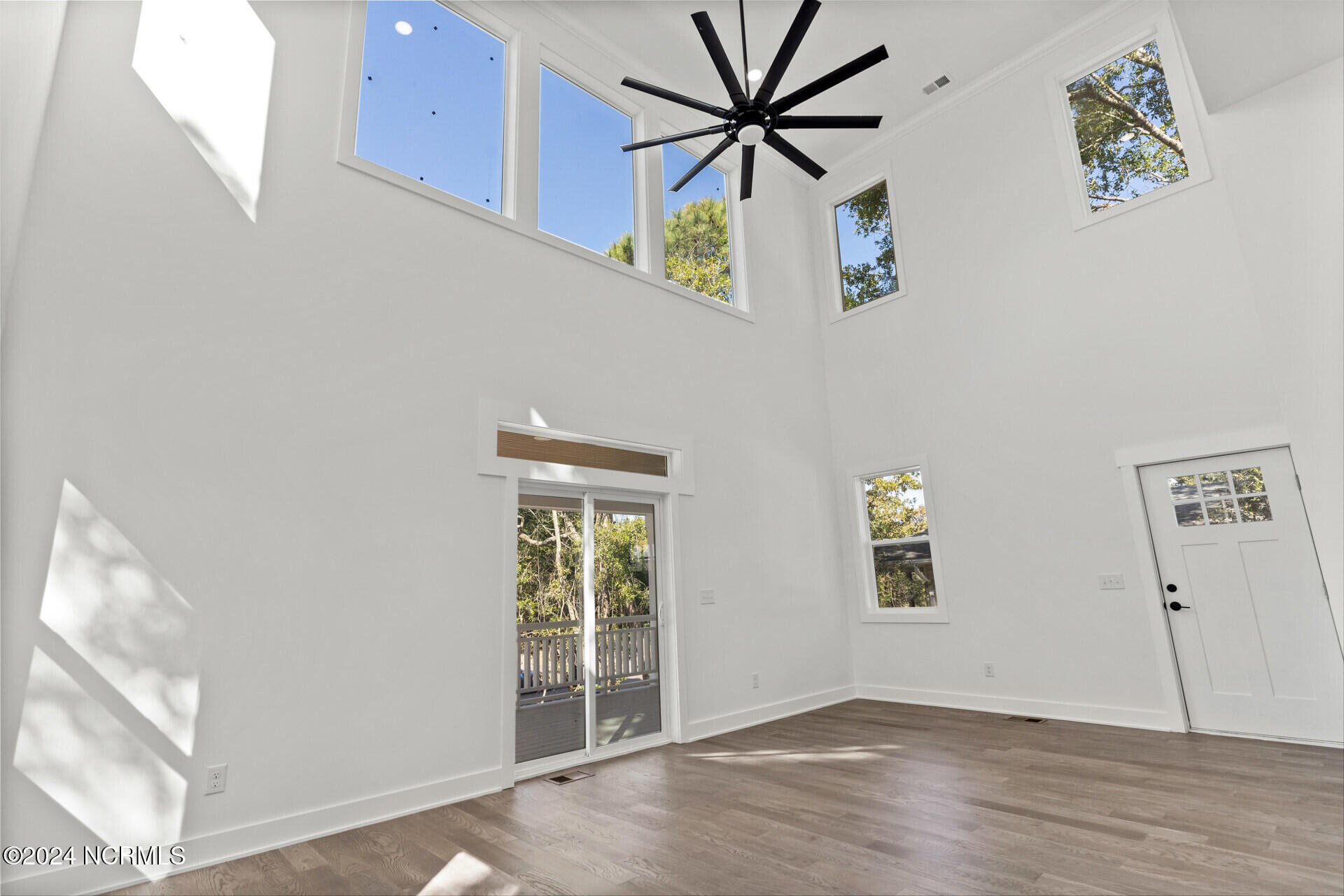 126 N Middleton Avenue Property Photo 4