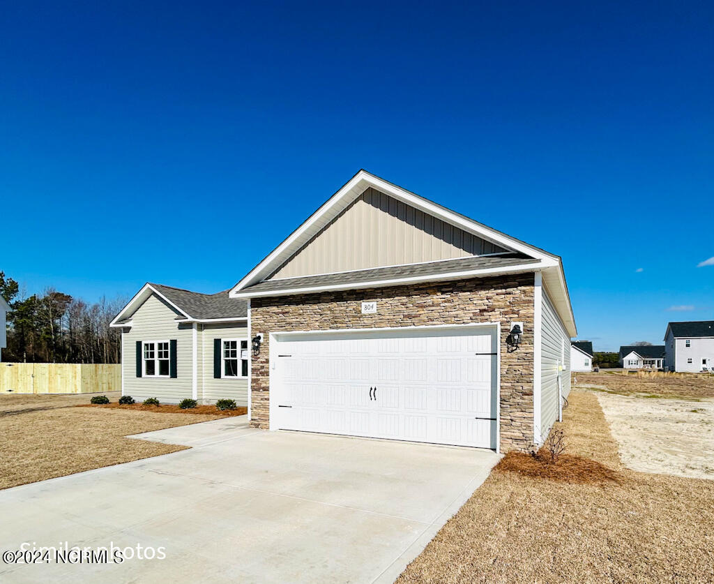 526 Orchard Creek Drive Property Photo 4