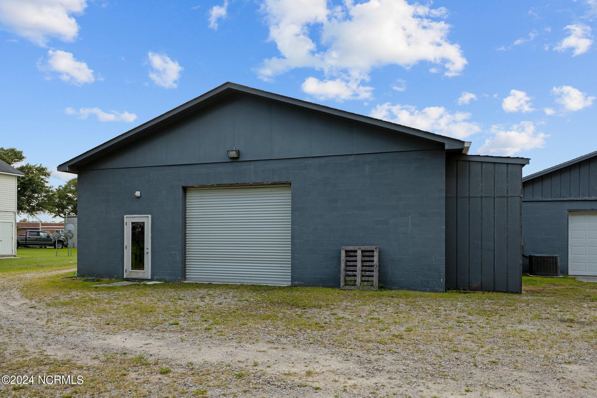 1622 Live Oak Street B Property Photo 5
