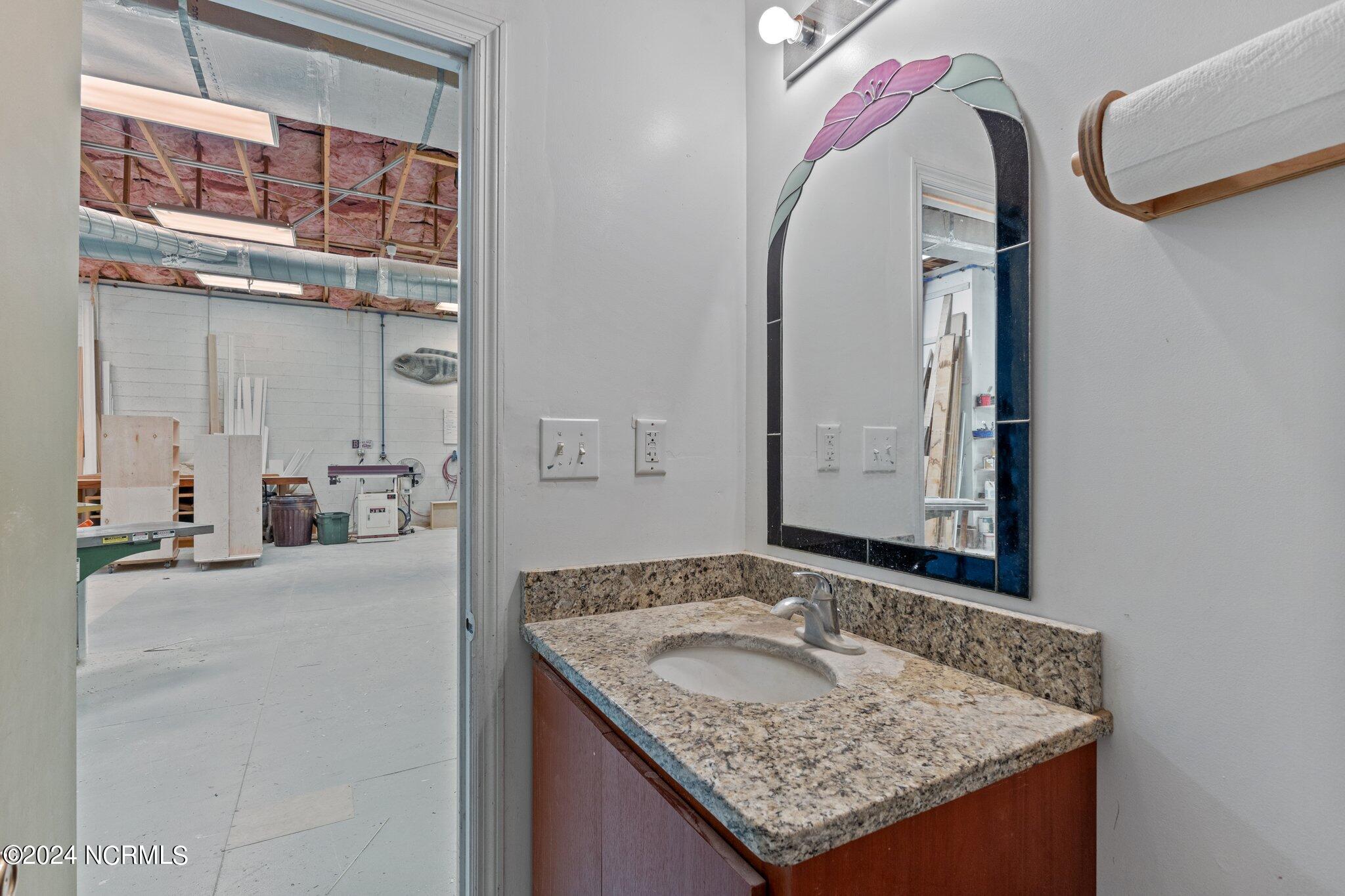 1622 Live Oak Street B Property Photo 12