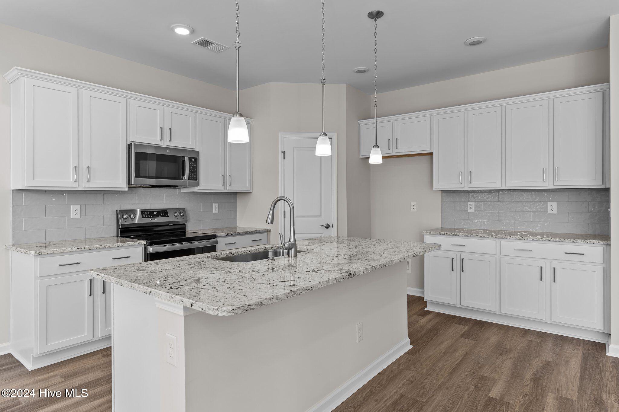 607 Ashvale Lane Property Photo 4