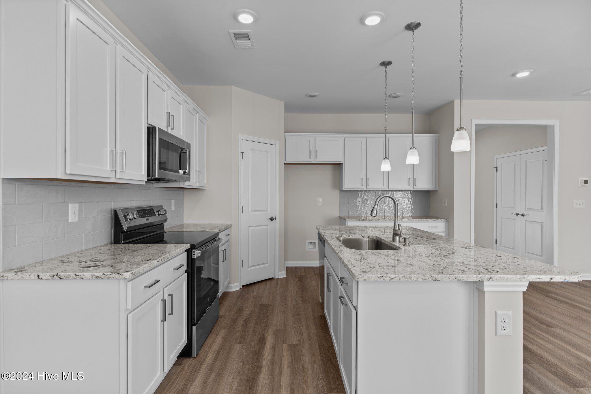 607 Ashvale Lane Property Photo 6