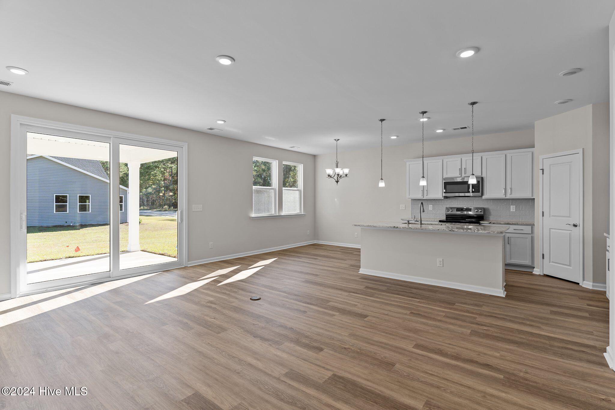 607 Ashvale Lane Property Photo 8