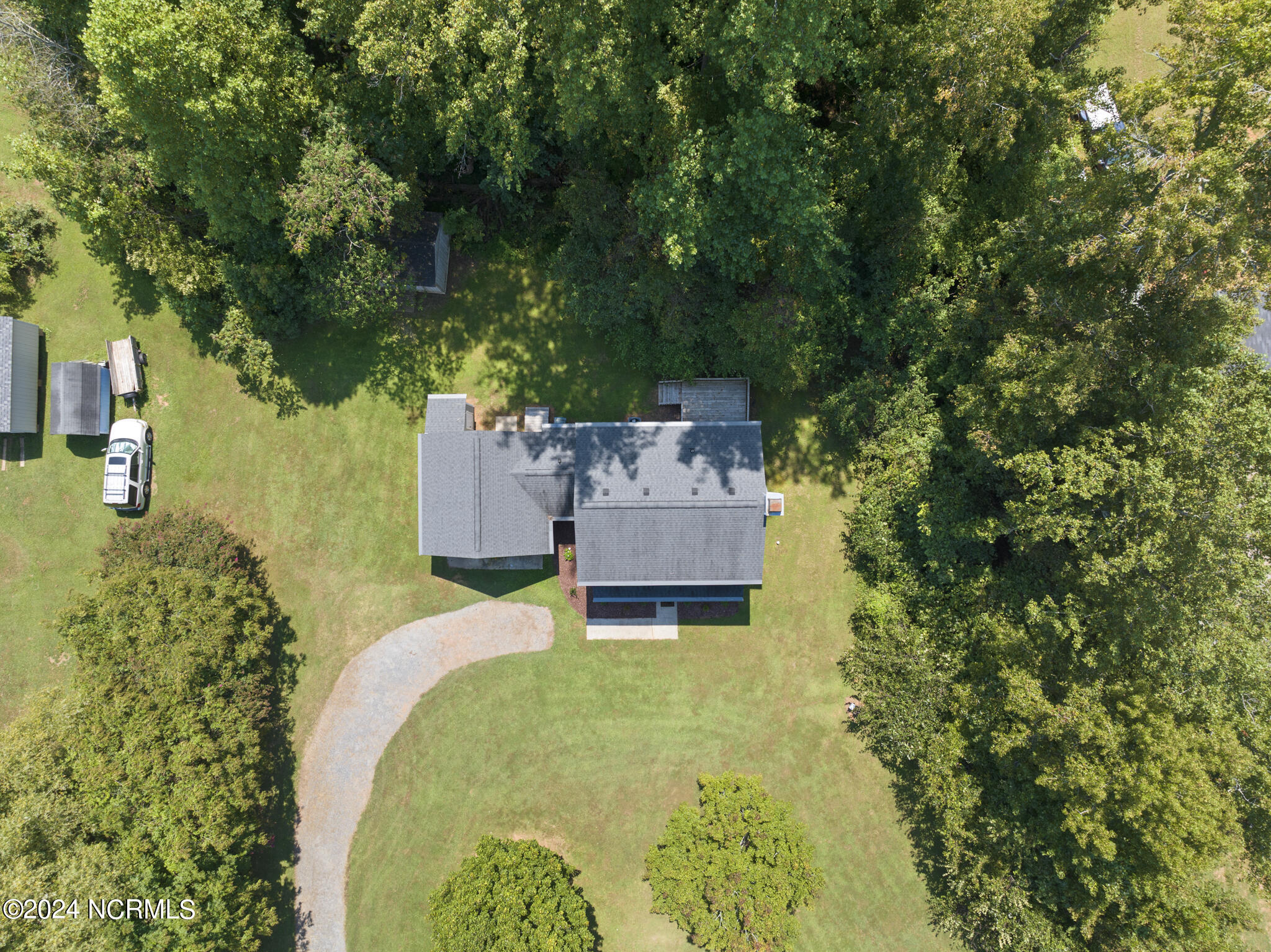 5694 Windyke Drive Property Photo 4