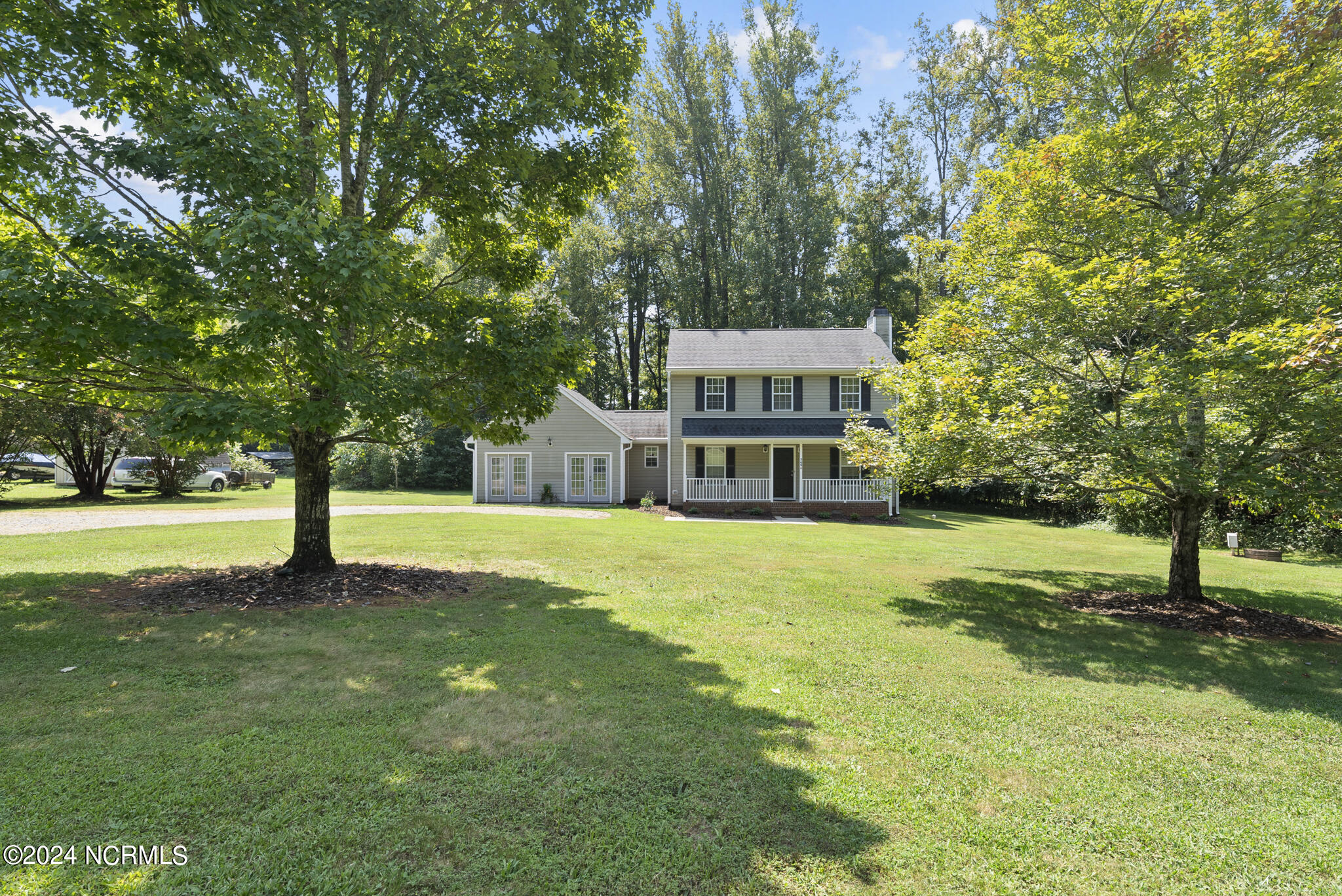 5694 Windyke Drive Property Photo 5