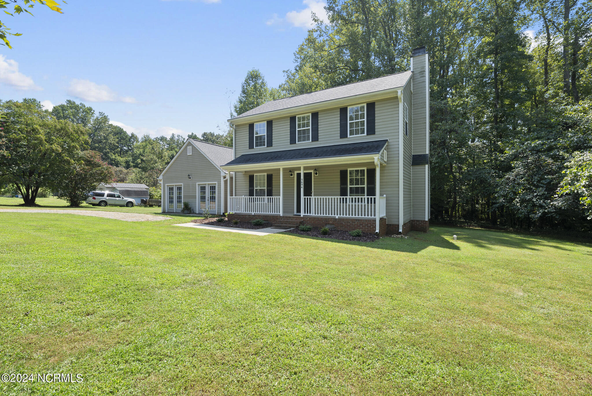 5694 Windyke Drive Property Photo 6