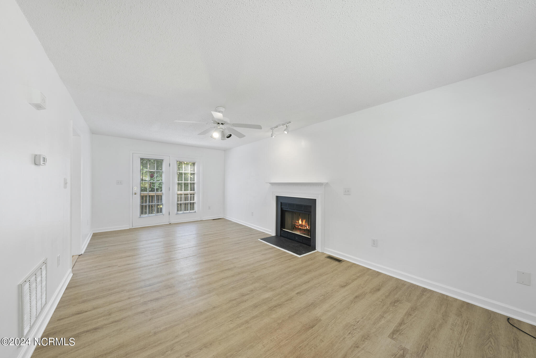 5694 Windyke Drive Property Photo 8