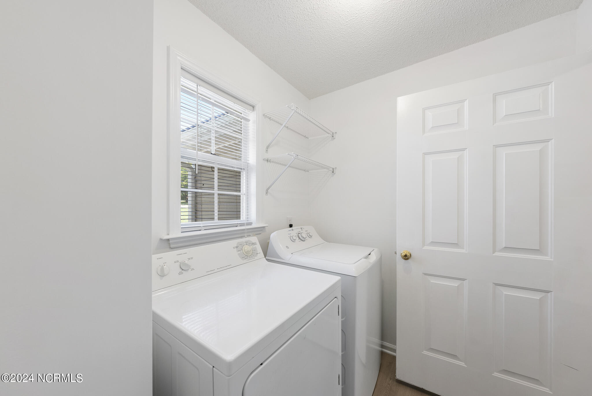 5694 Windyke Drive Property Photo 14
