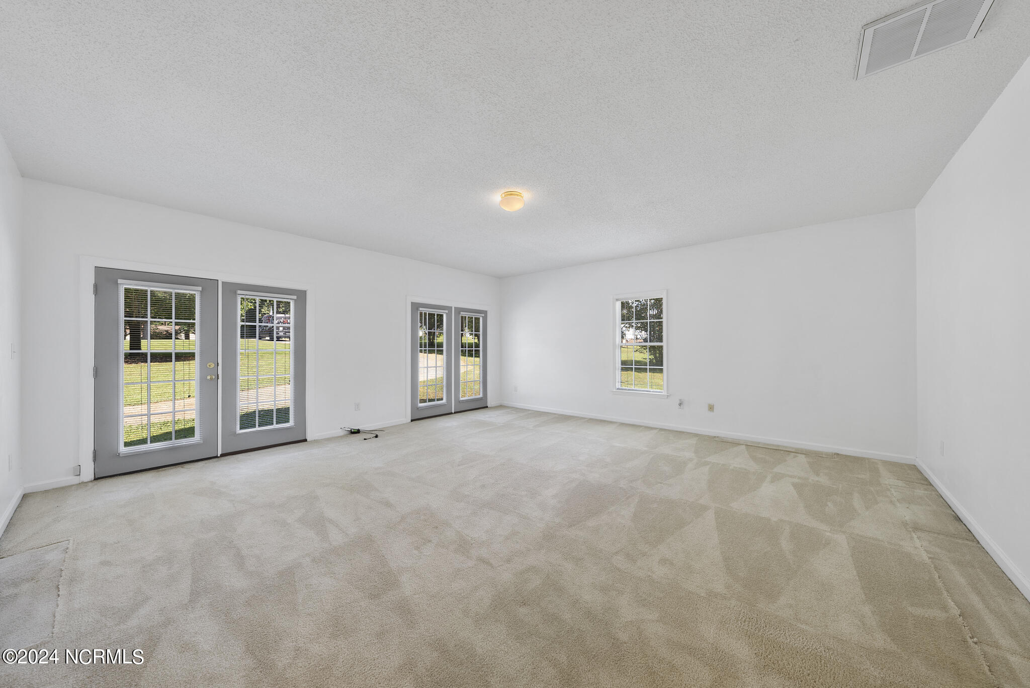 5694 Windyke Drive Property Photo 15