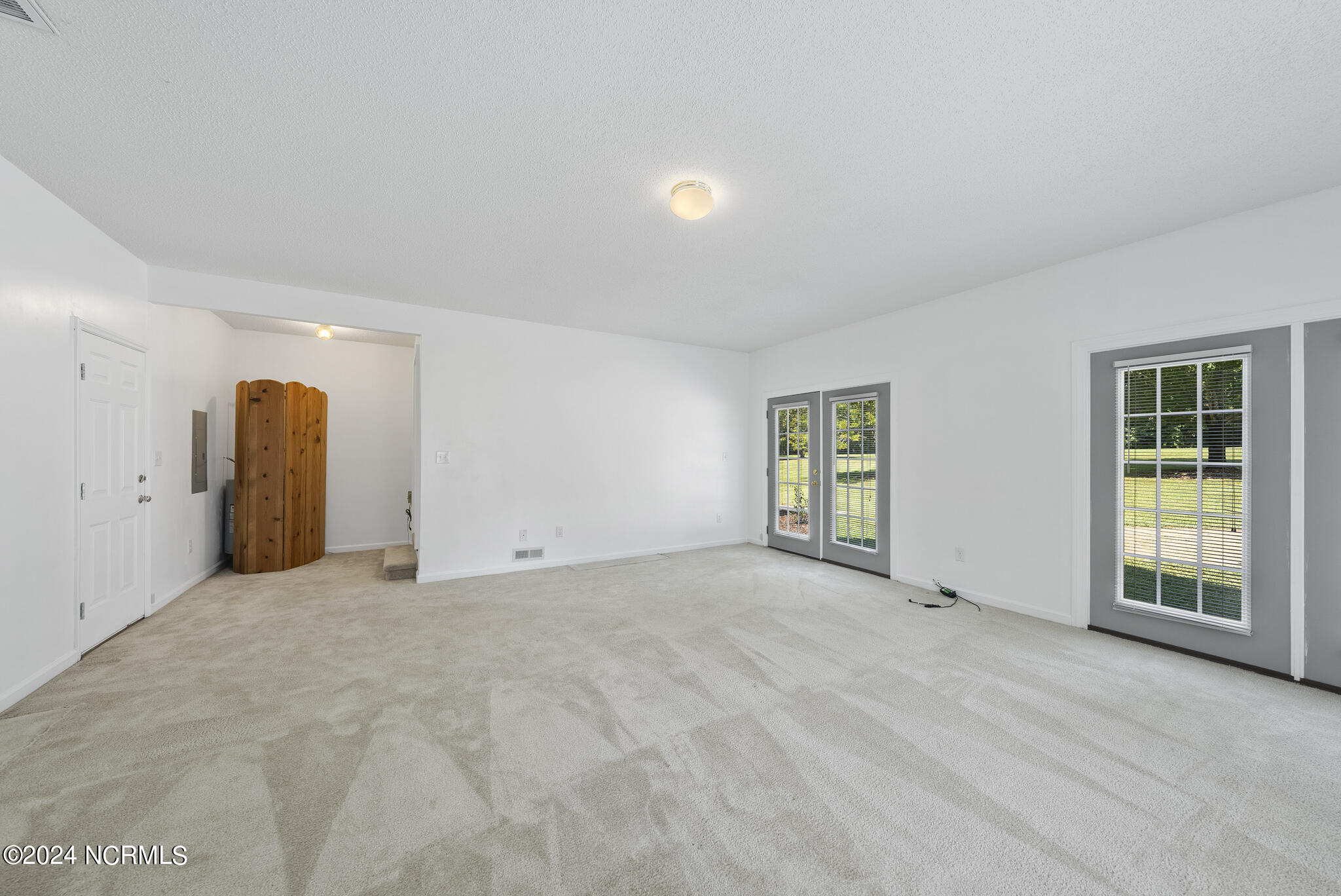 5694 Windyke Drive Property Photo 16