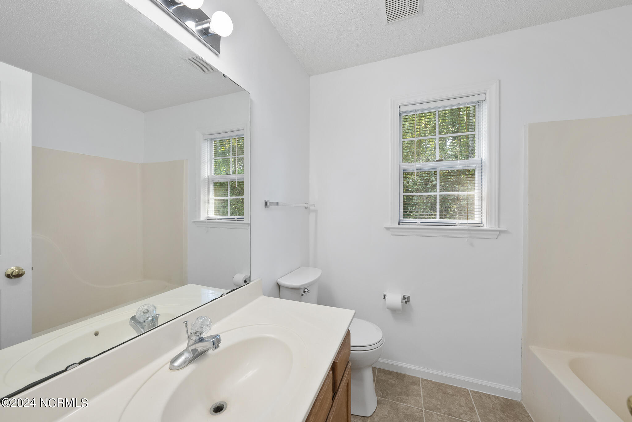 5694 Windyke Drive Property Photo 17