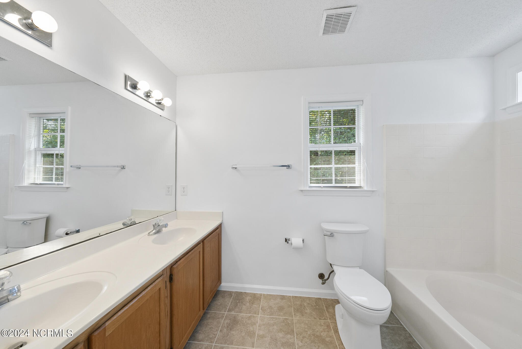 5694 Windyke Drive Property Photo 20