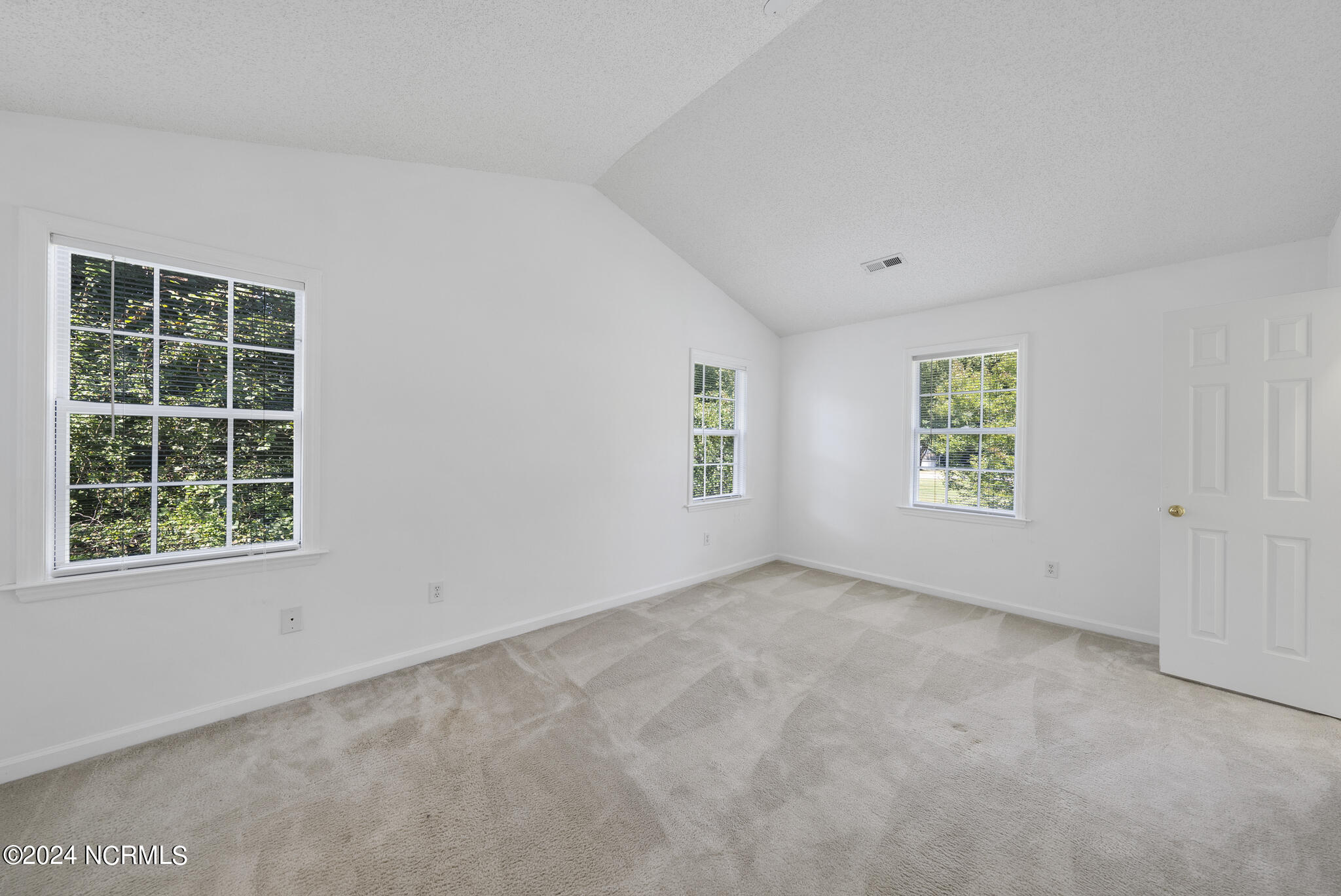 5694 Windyke Drive Property Photo 21