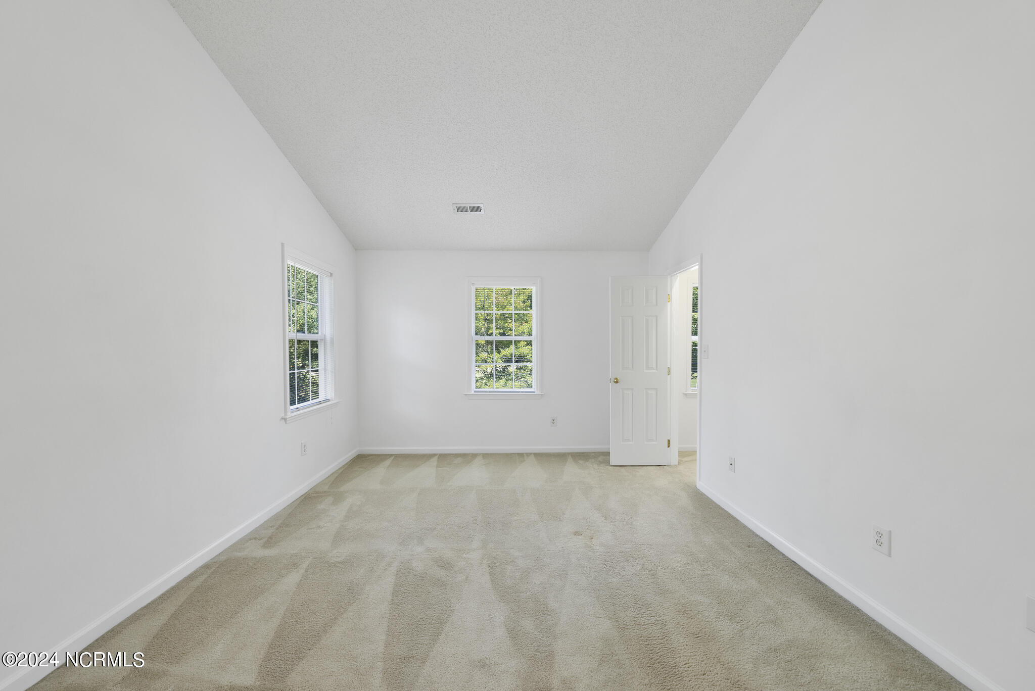 5694 Windyke Drive Property Photo 22
