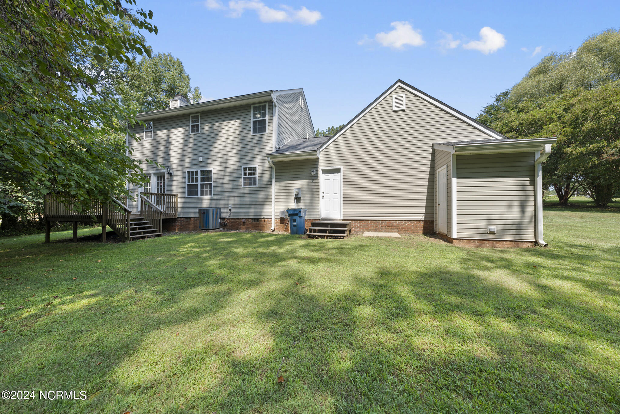 5694 Windyke Drive Property Photo 23