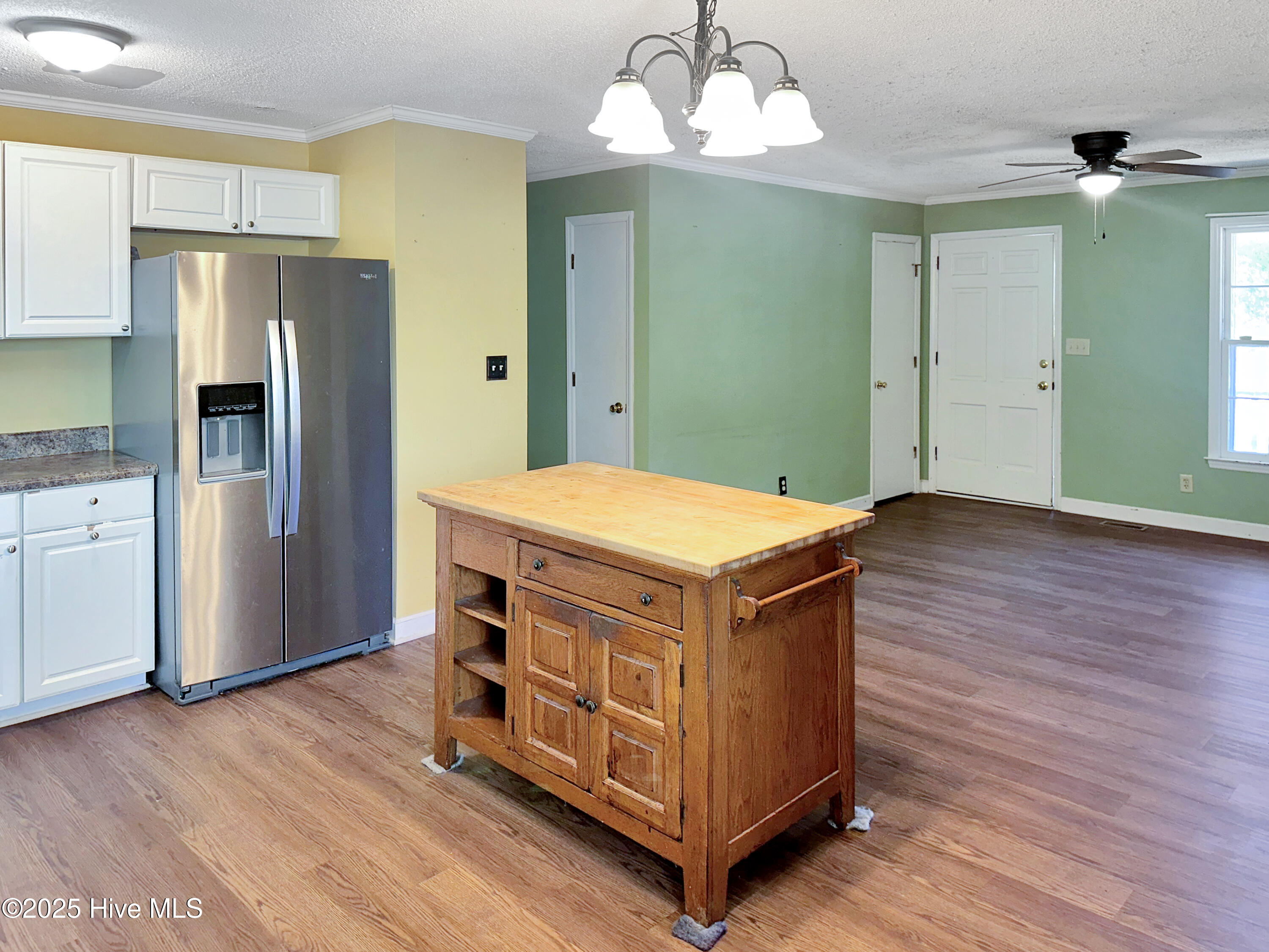 879 Cheves Road Property Photo 2
