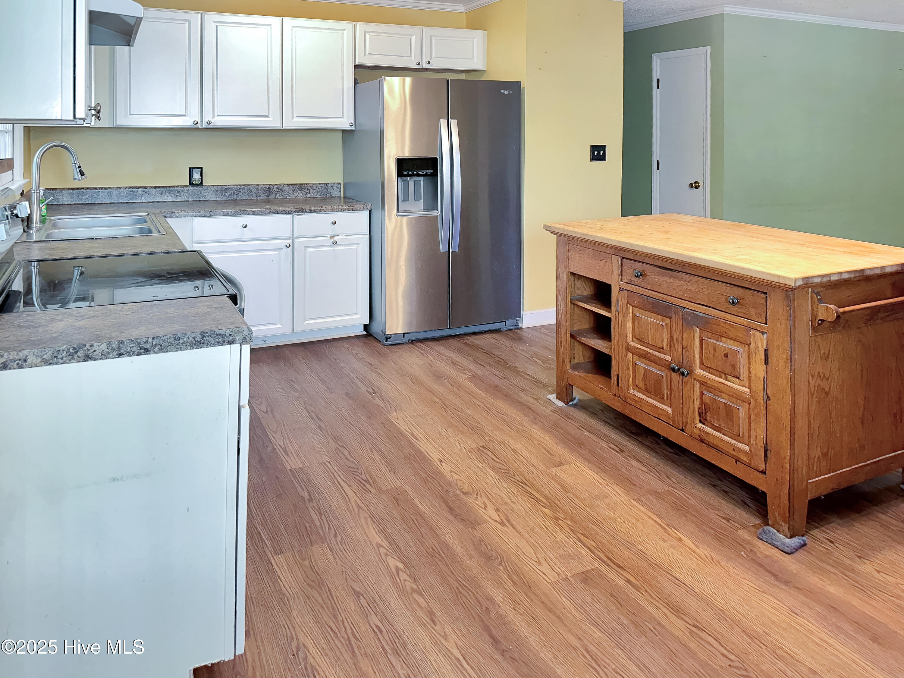 879 Cheves Road Property Photo 3