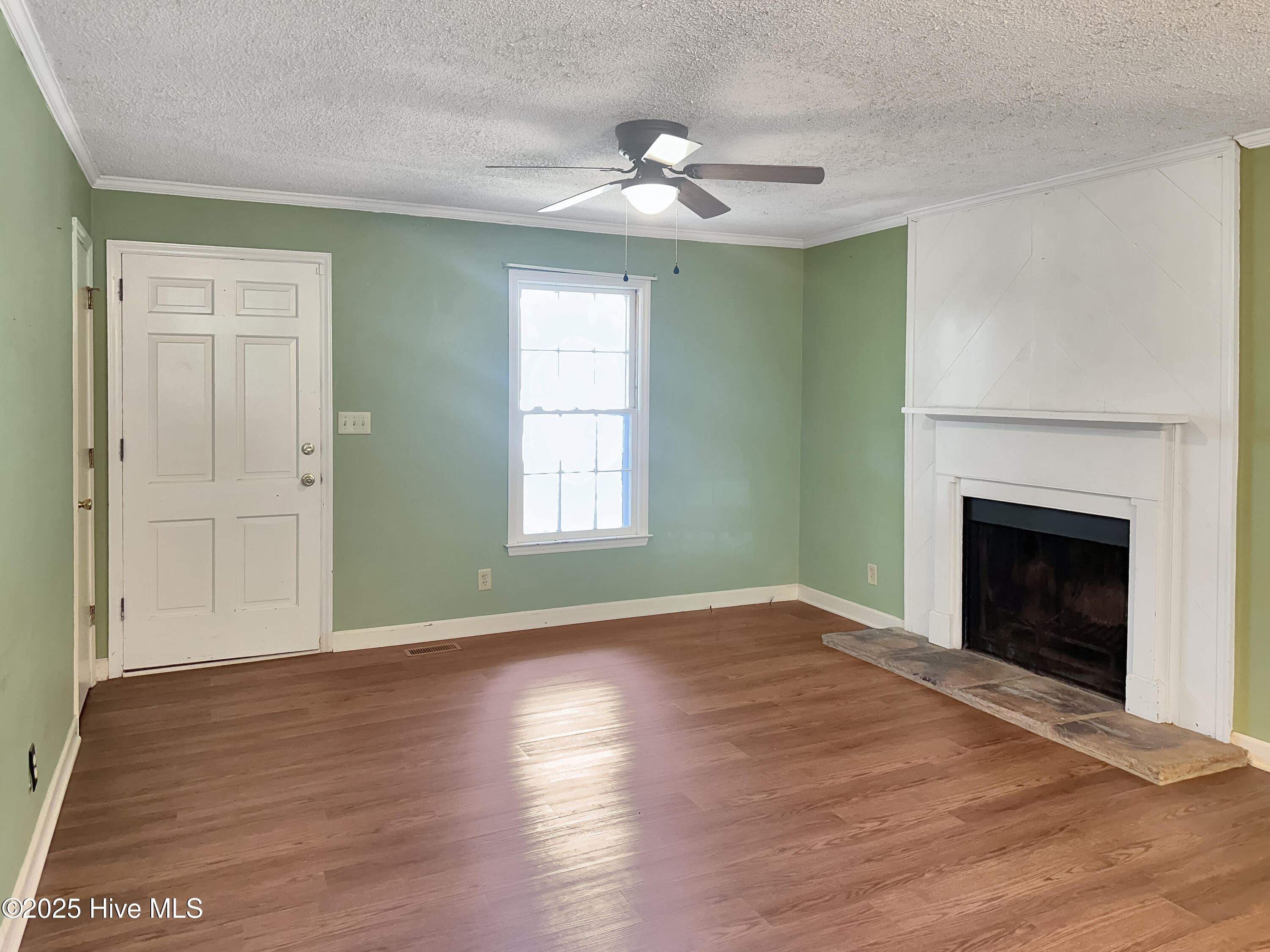879 Cheves Road Property Photo 4