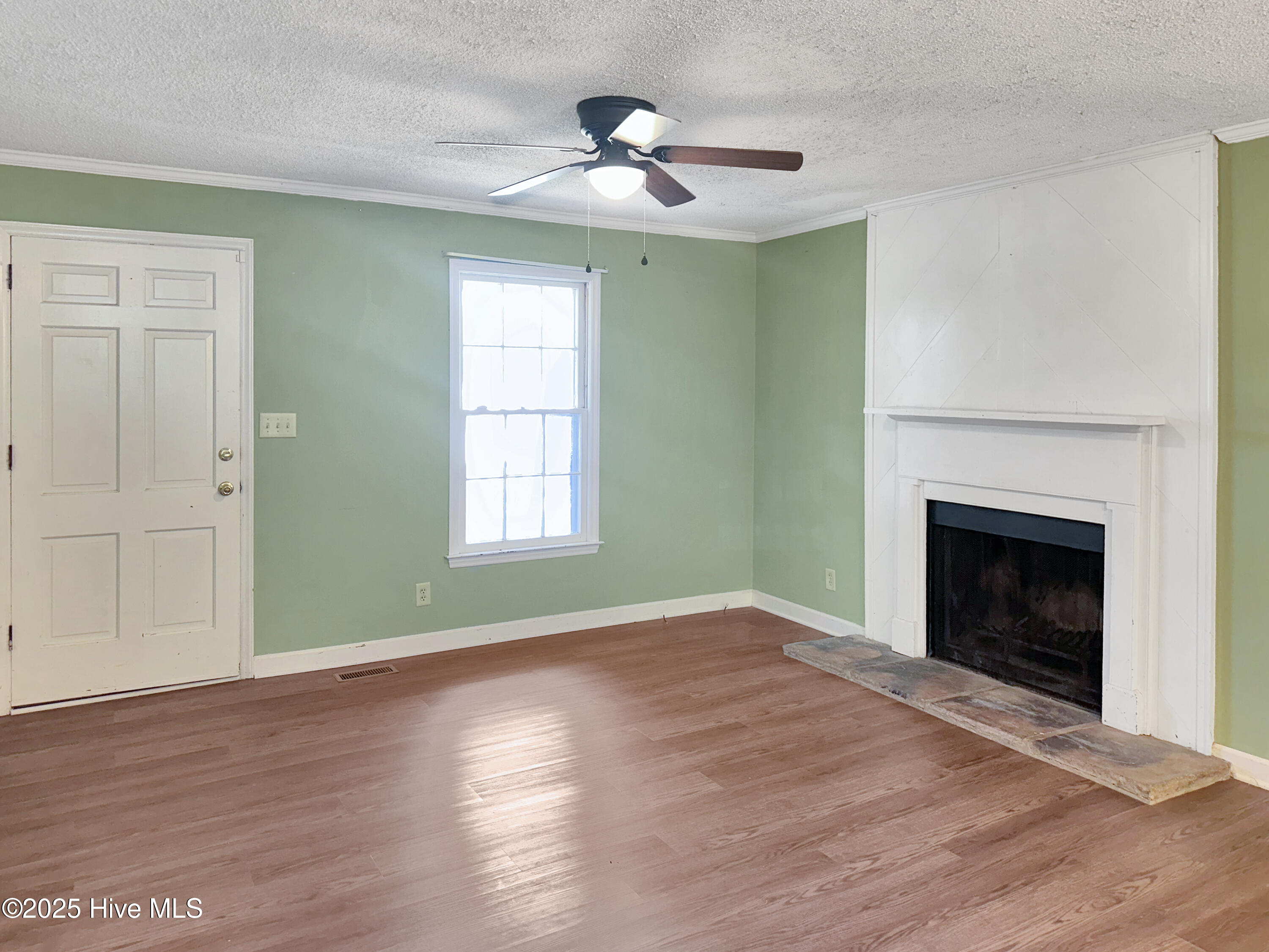 879 Cheves Road Property Photo 5