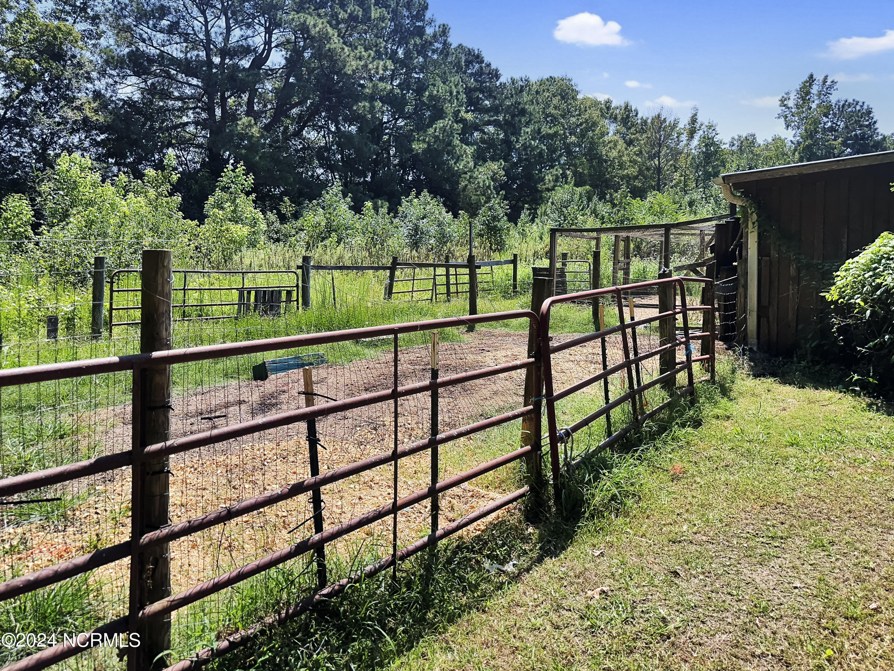 879 Cheves Road Property Photo 11