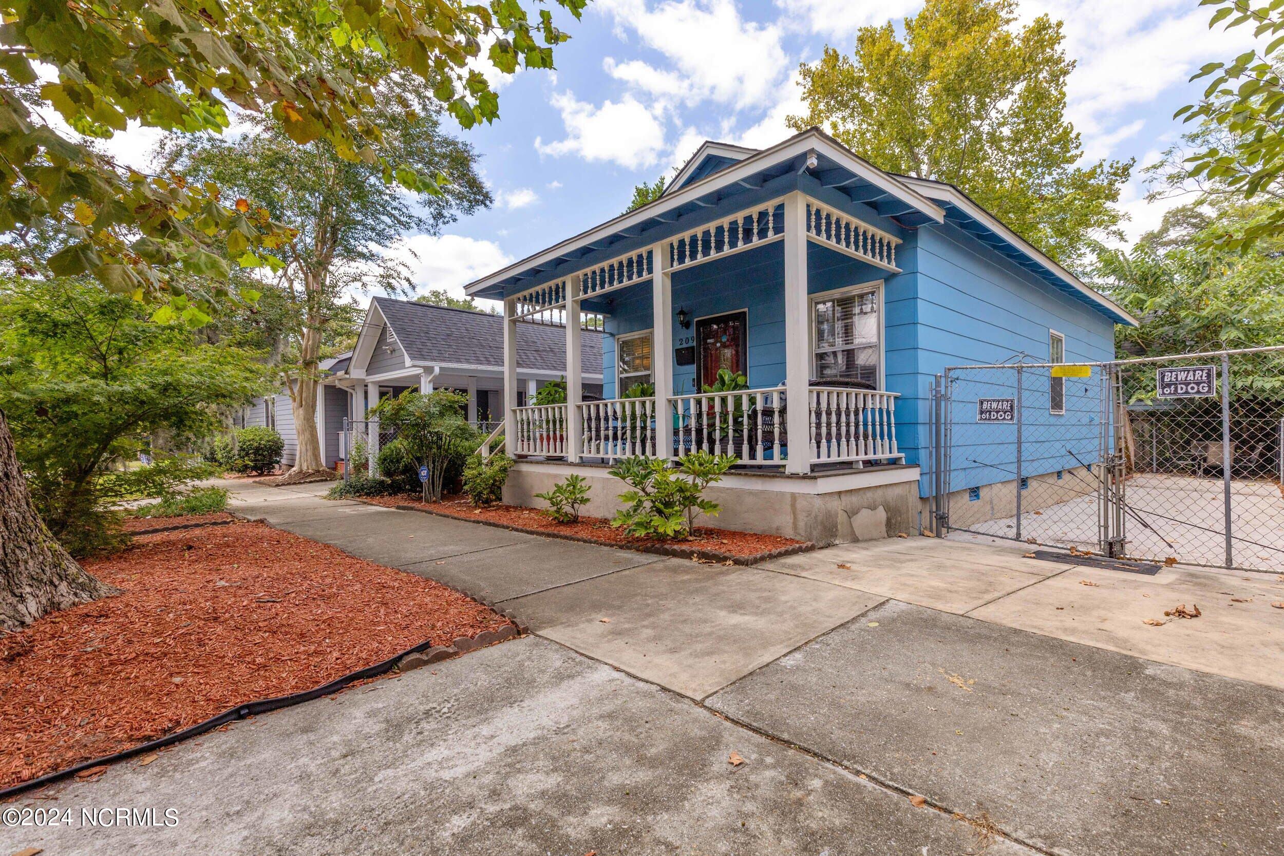 209 Queen Street Property Photo 2