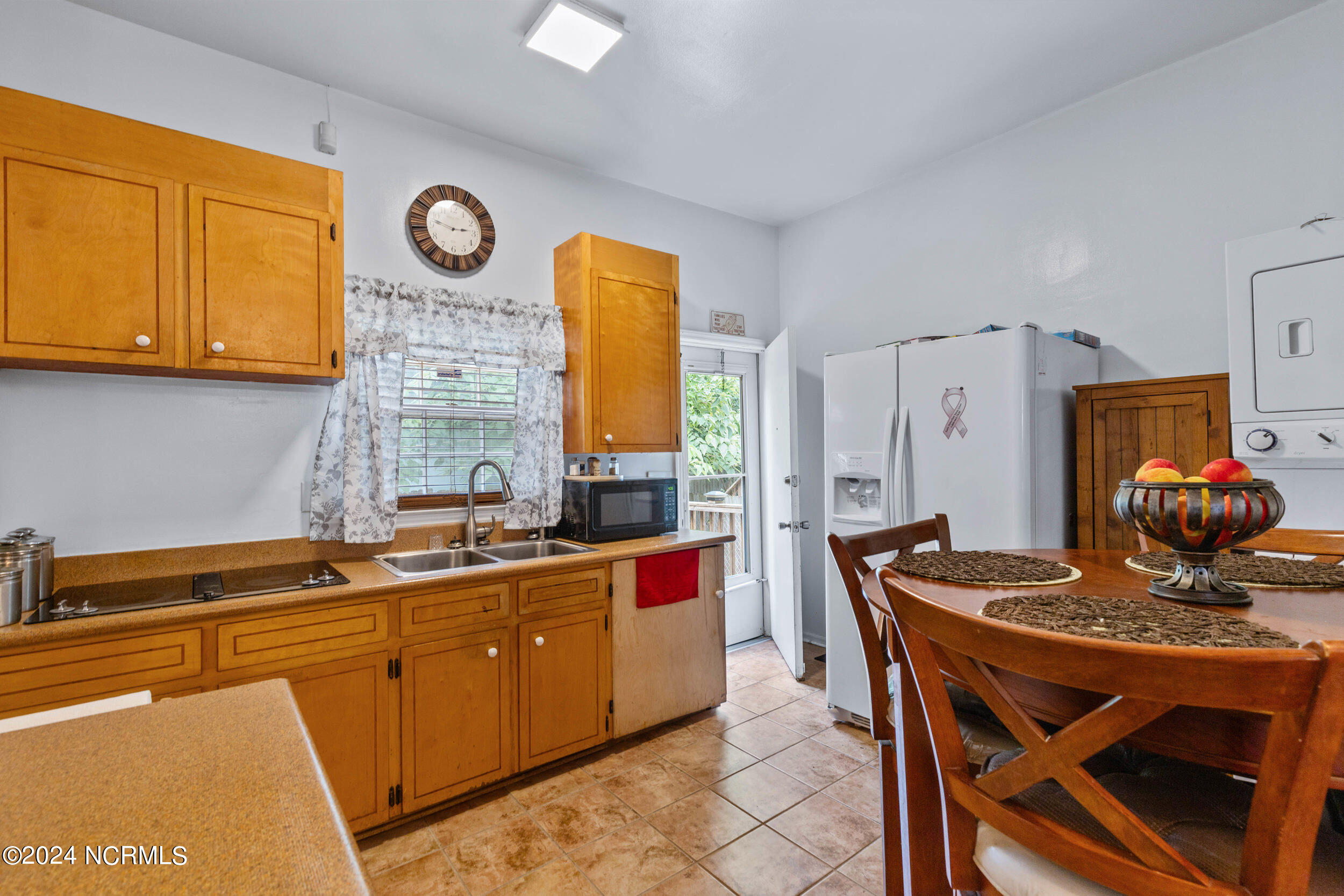 209 Queen Street Property Photo 7