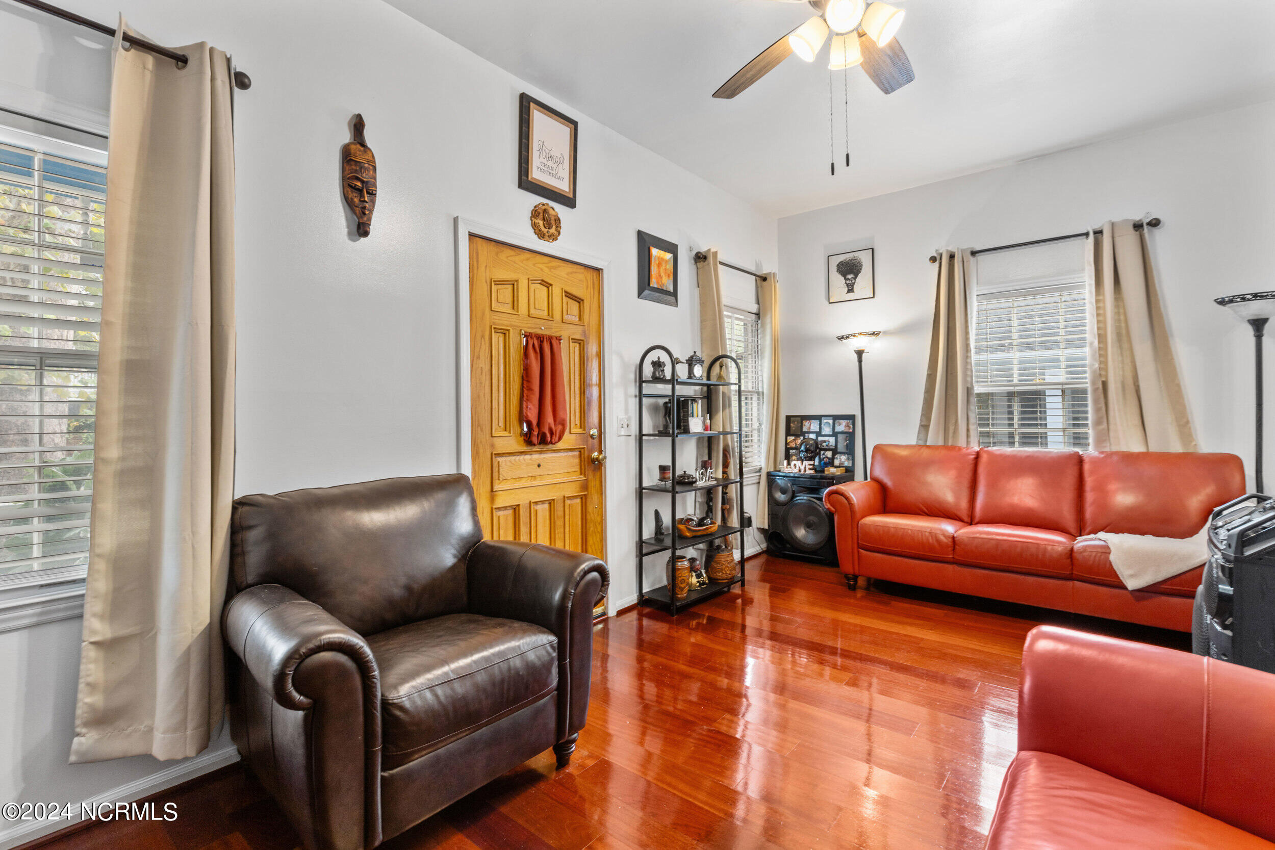209 Queen Street Property Photo 11